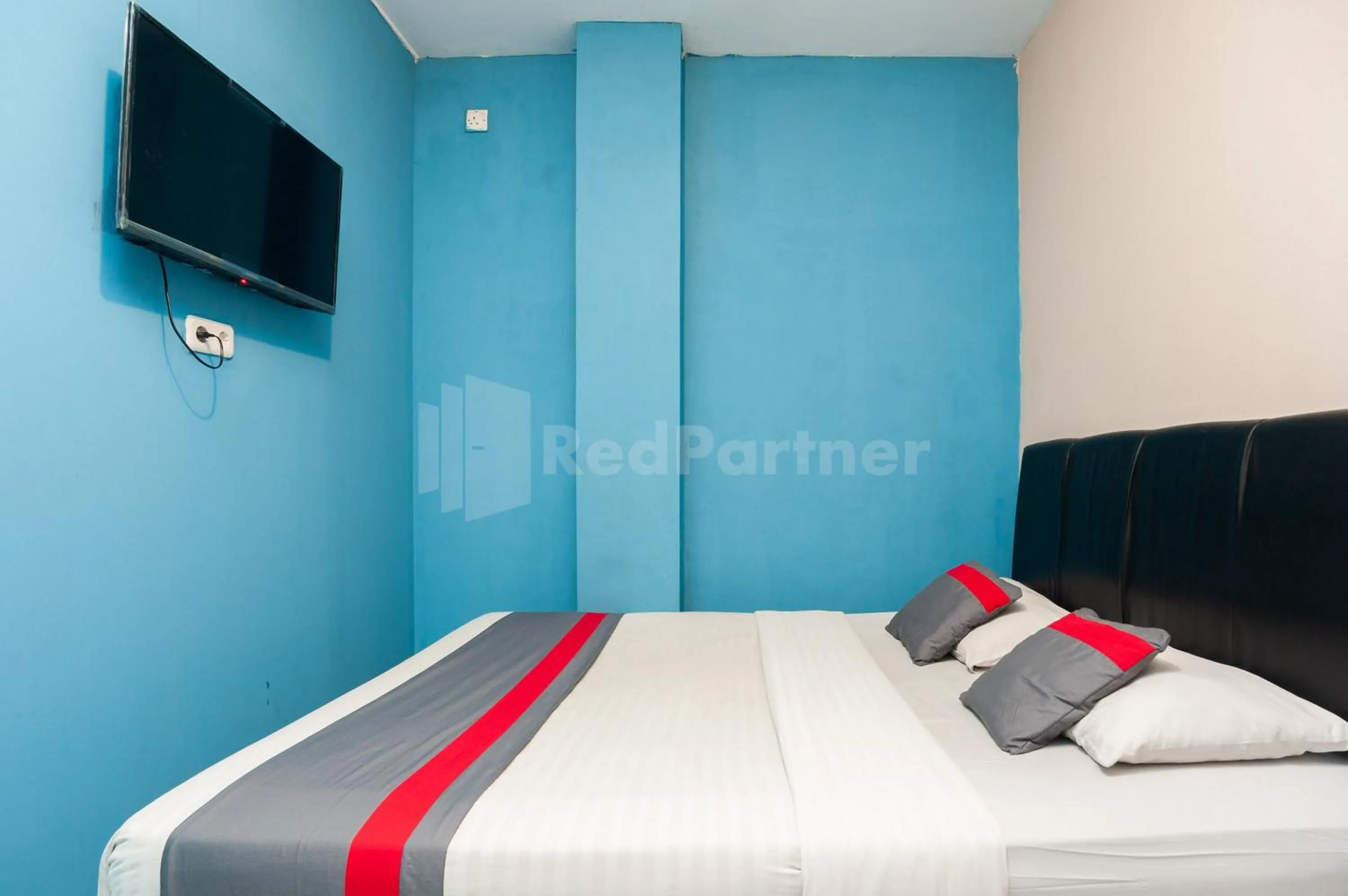 Bed in J&B Rooms Pramuka Jakarta Mitra RedDoorz