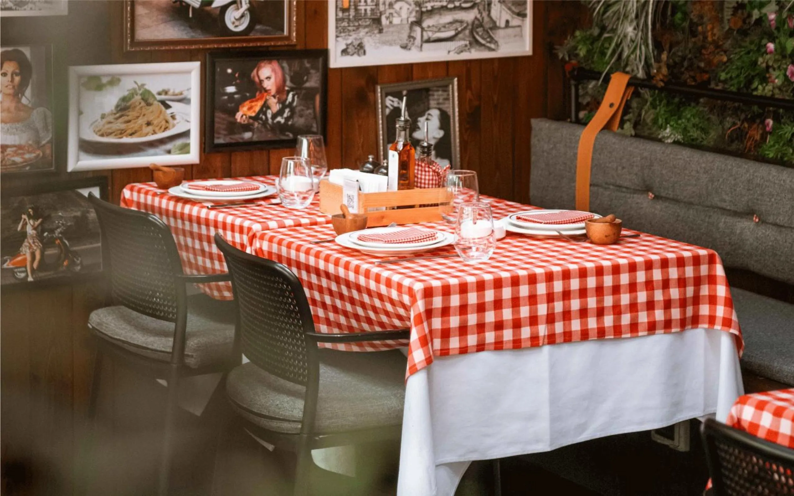 Restaurant/places to eat in The Smallville Hotel