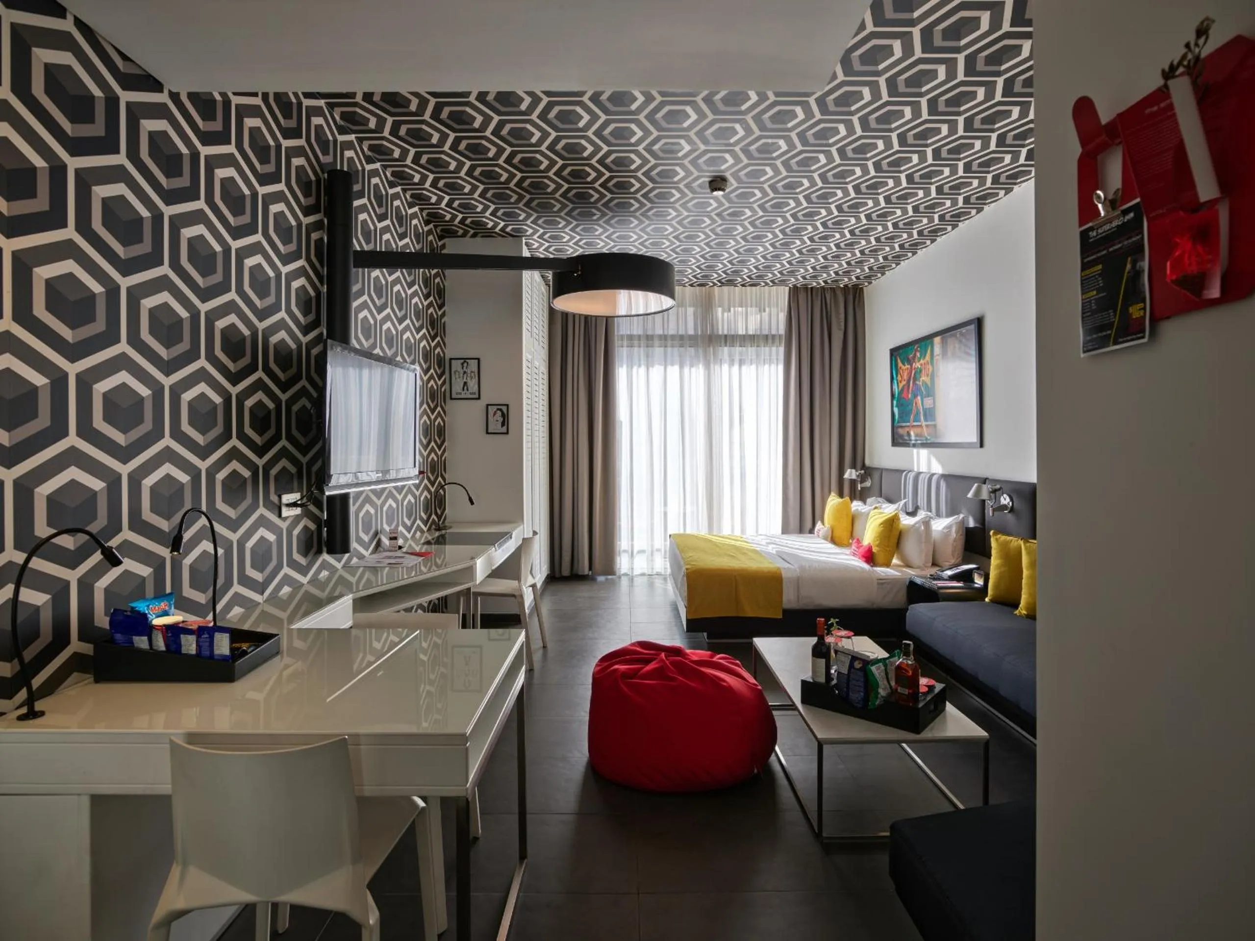 Photo of the whole room, Bed in The Smallville Hotel