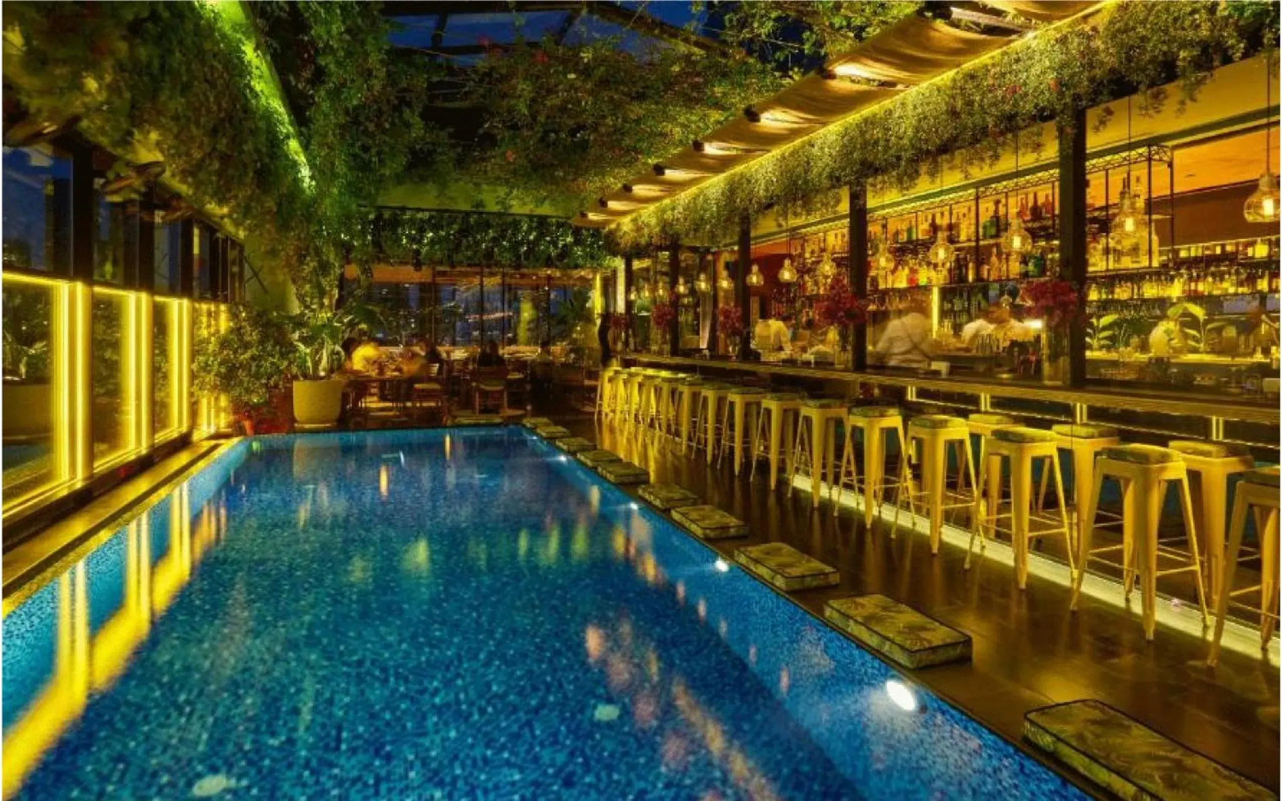 Pool view in The Smallville Hotel Pool view in The Smallville Hotel