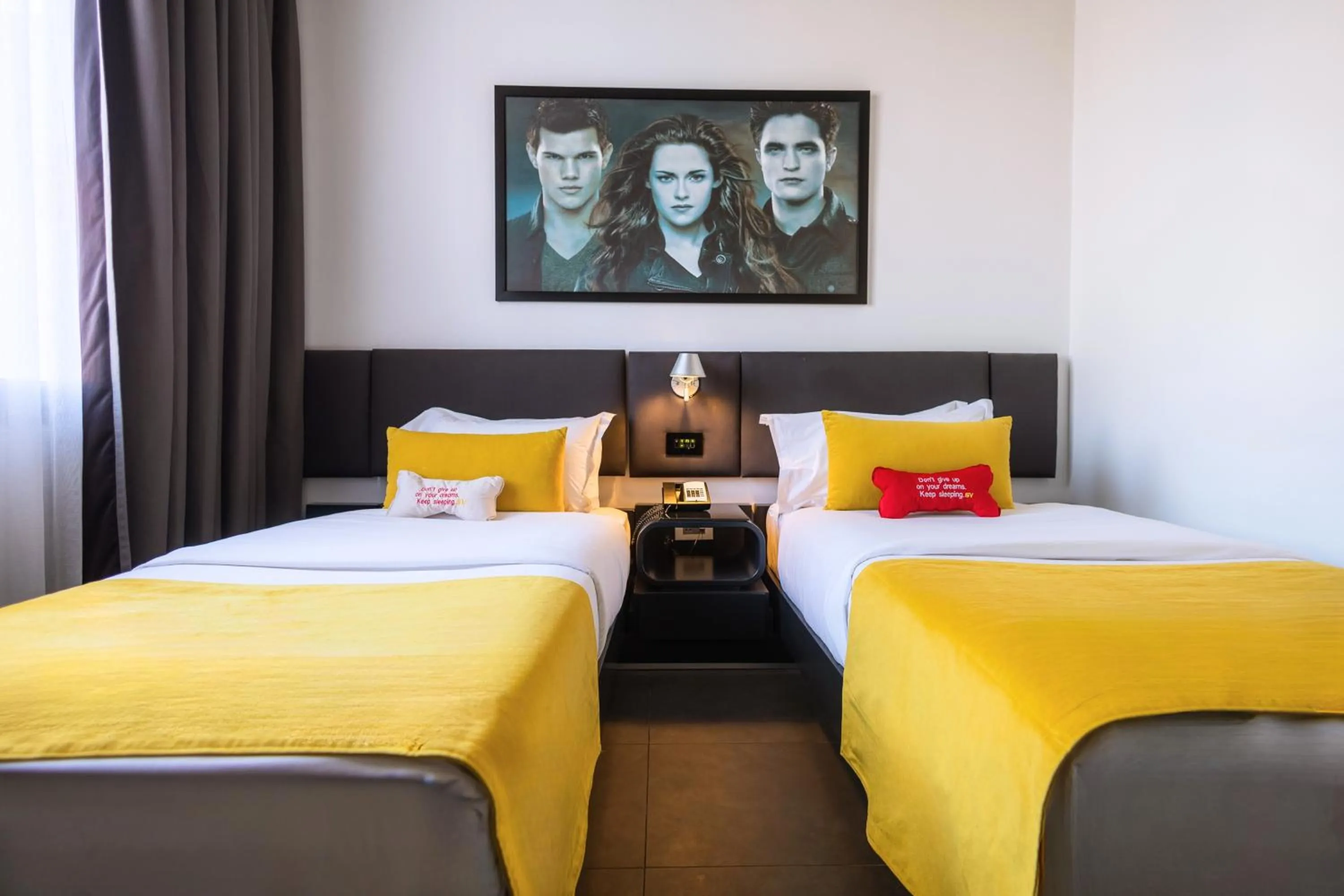 Bedroom, Bed in The Smallville Hotel