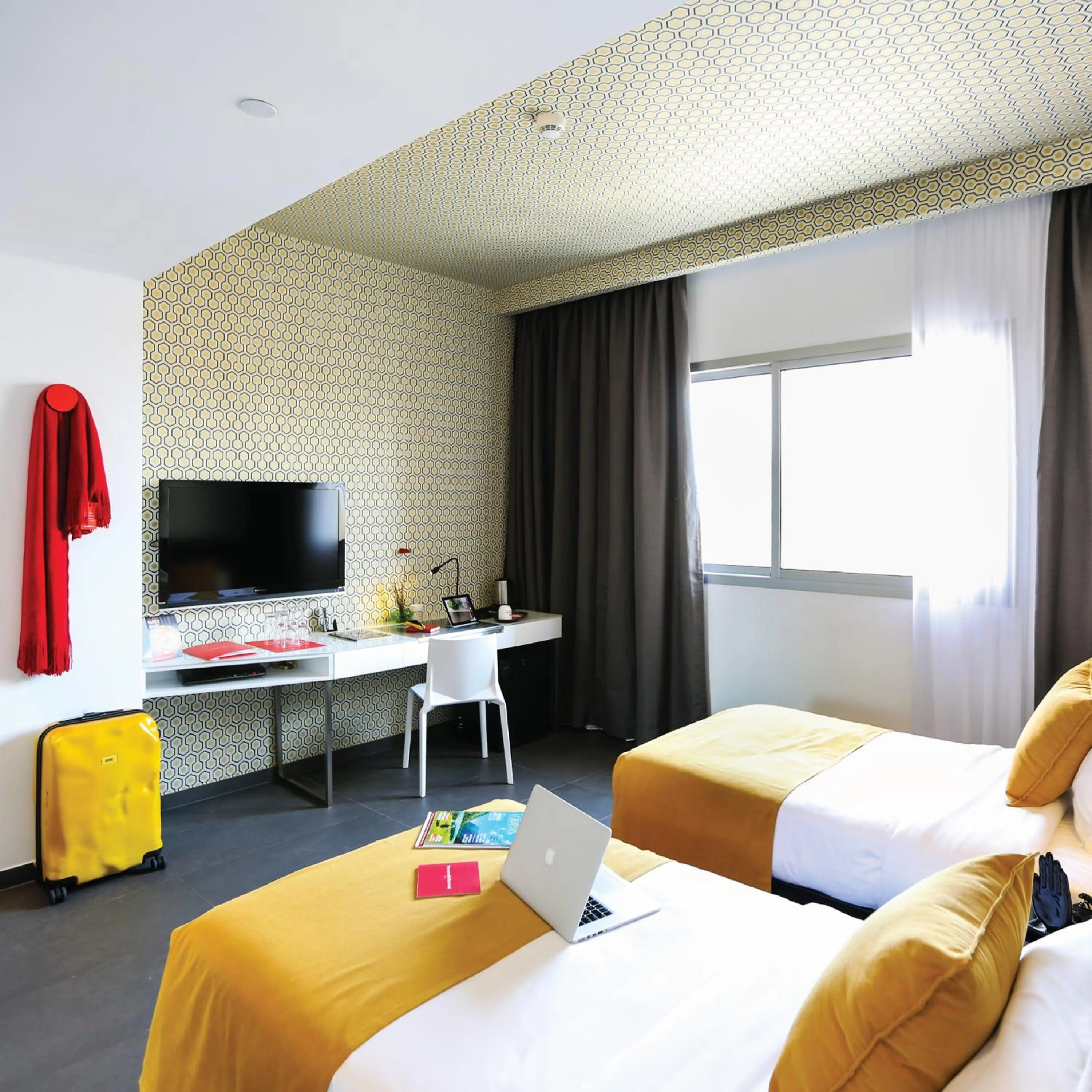 Communal lounge/ TV room, Bed in The Smallville Hotel