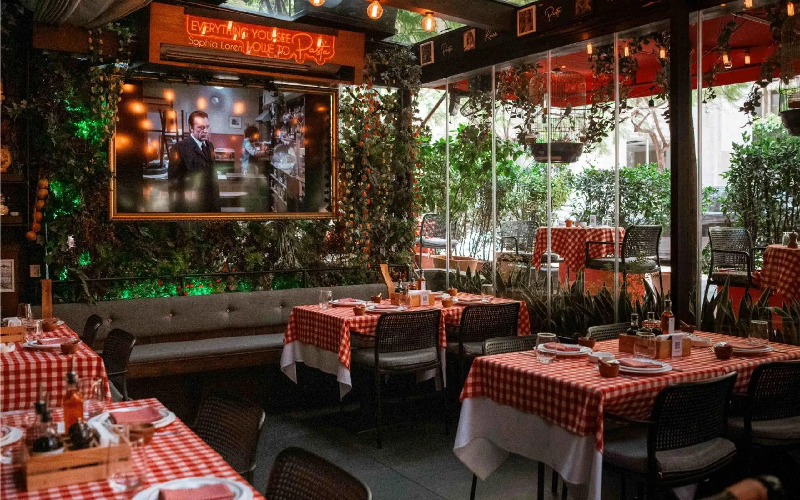 Restaurant/places to eat in The Smallville Hotel Restaurant/places to eat in The Smallville Hotel