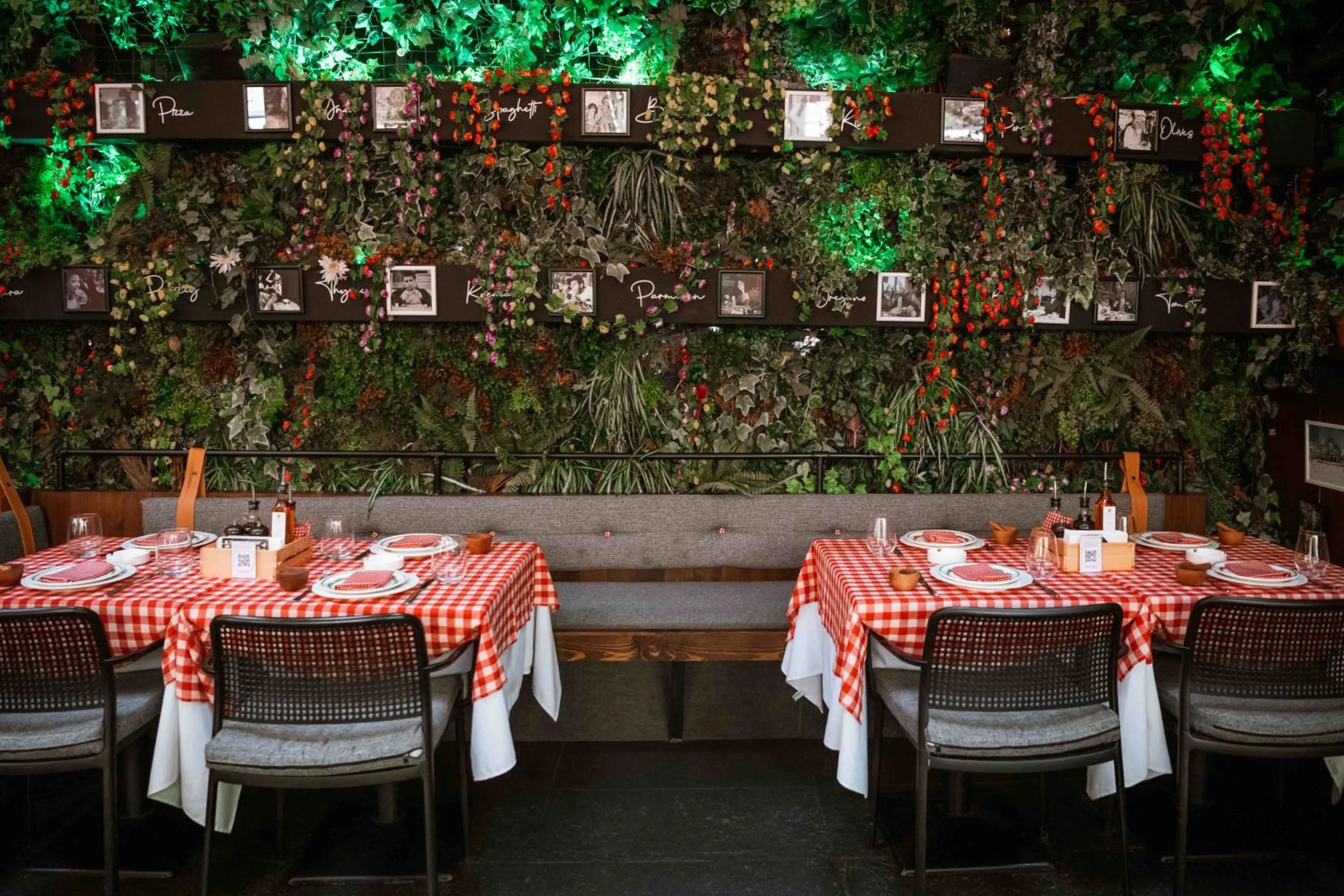 Restaurant/places to eat in The Smallville Hotel