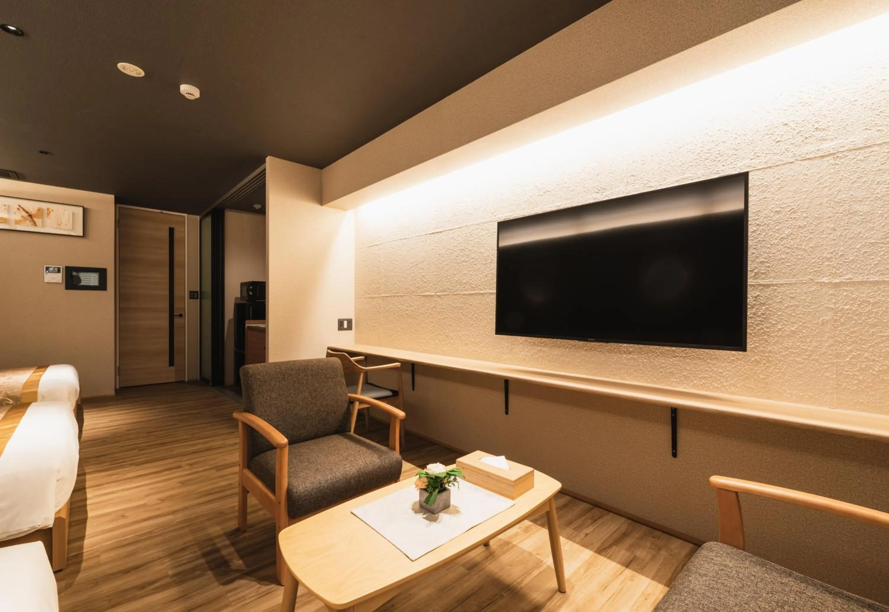 Photo of the whole room in GRAND BASE Beppu Ekihigashi