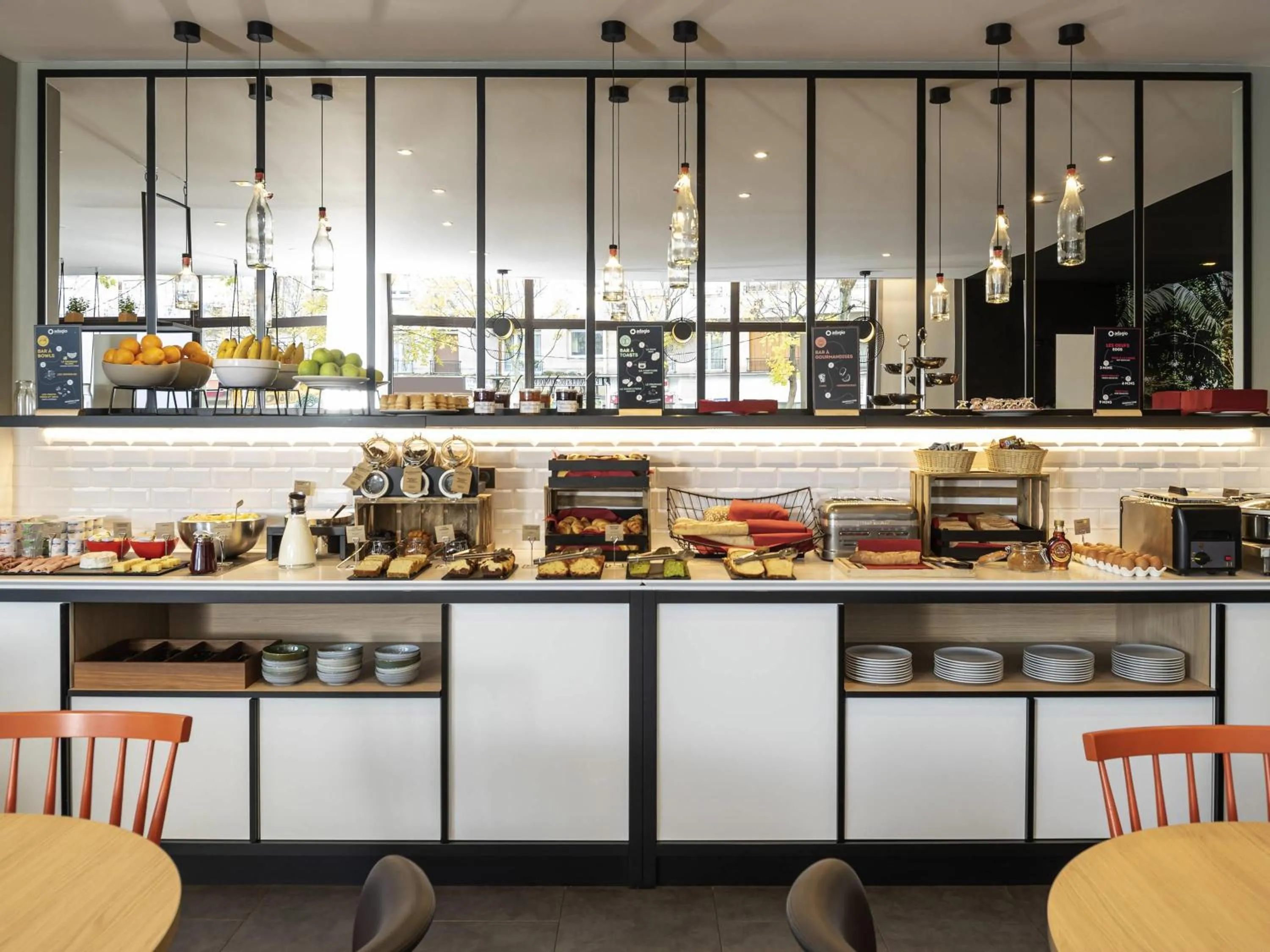 Breakfast in Aparthotel Adagio Paris Montrouge