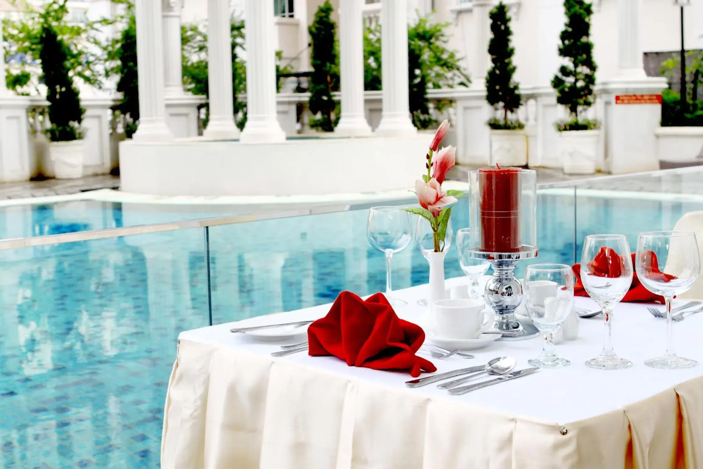 Restaurant/places to eat, Swimming Pool in The Bellezza Suites