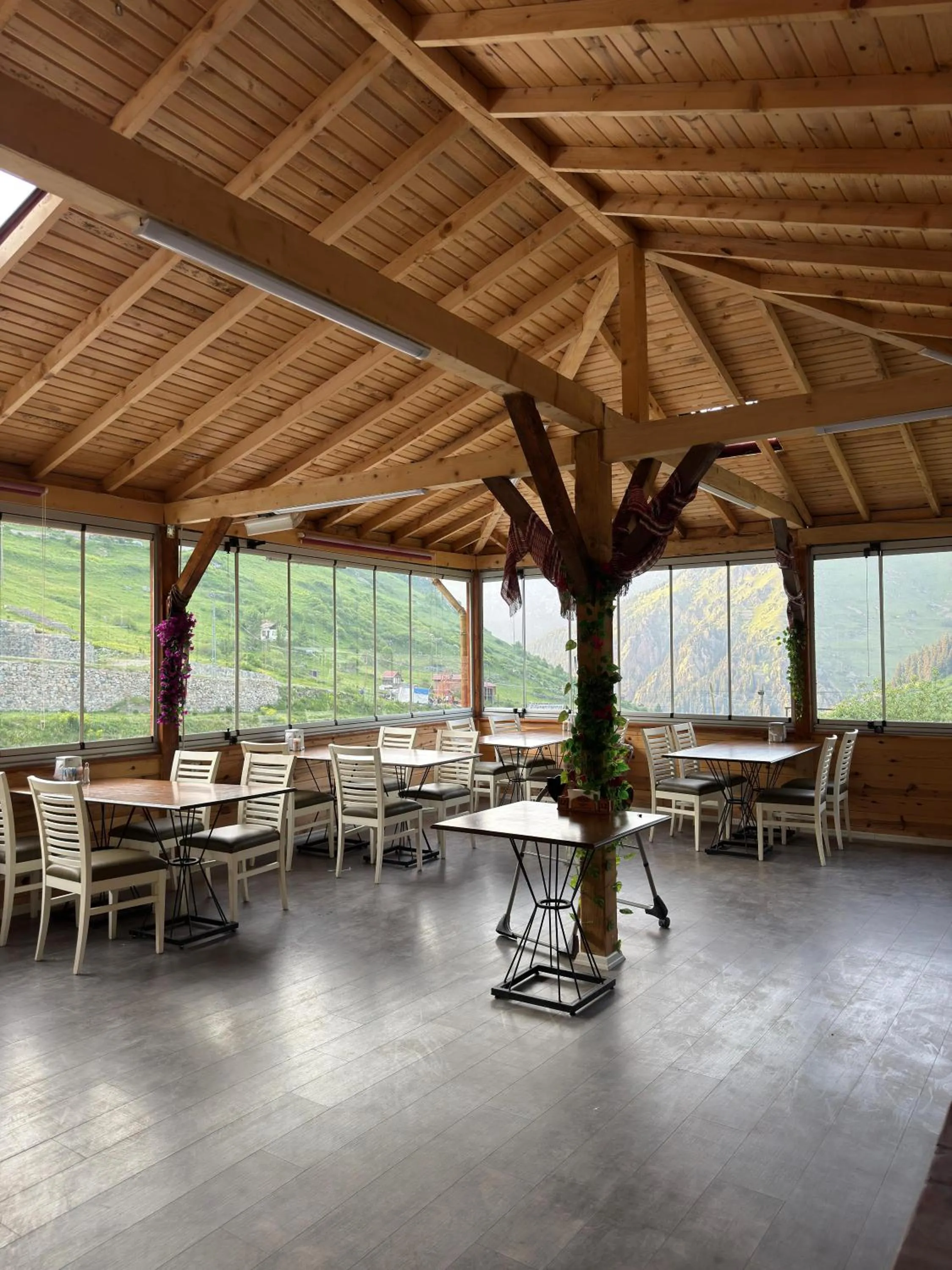 Yedigoller Hotel & Restaurant