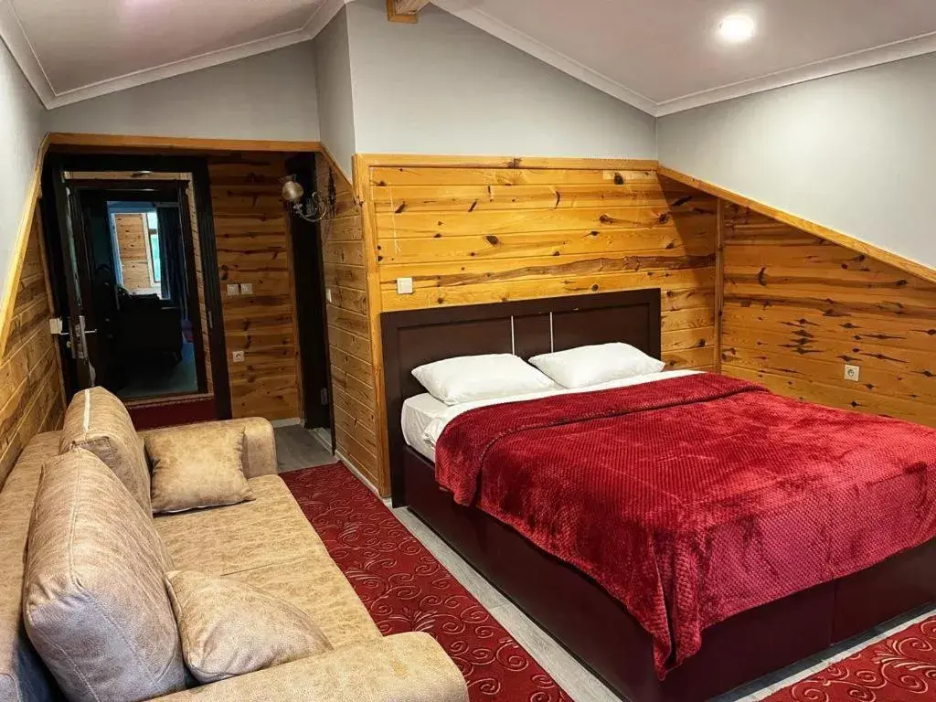 Standard Double or Twin Room with Balcony in Yedigoller Hotel & Restaurant Standard Double or Twin Room with Balcony in Yedigoller Hotel & Restaurant