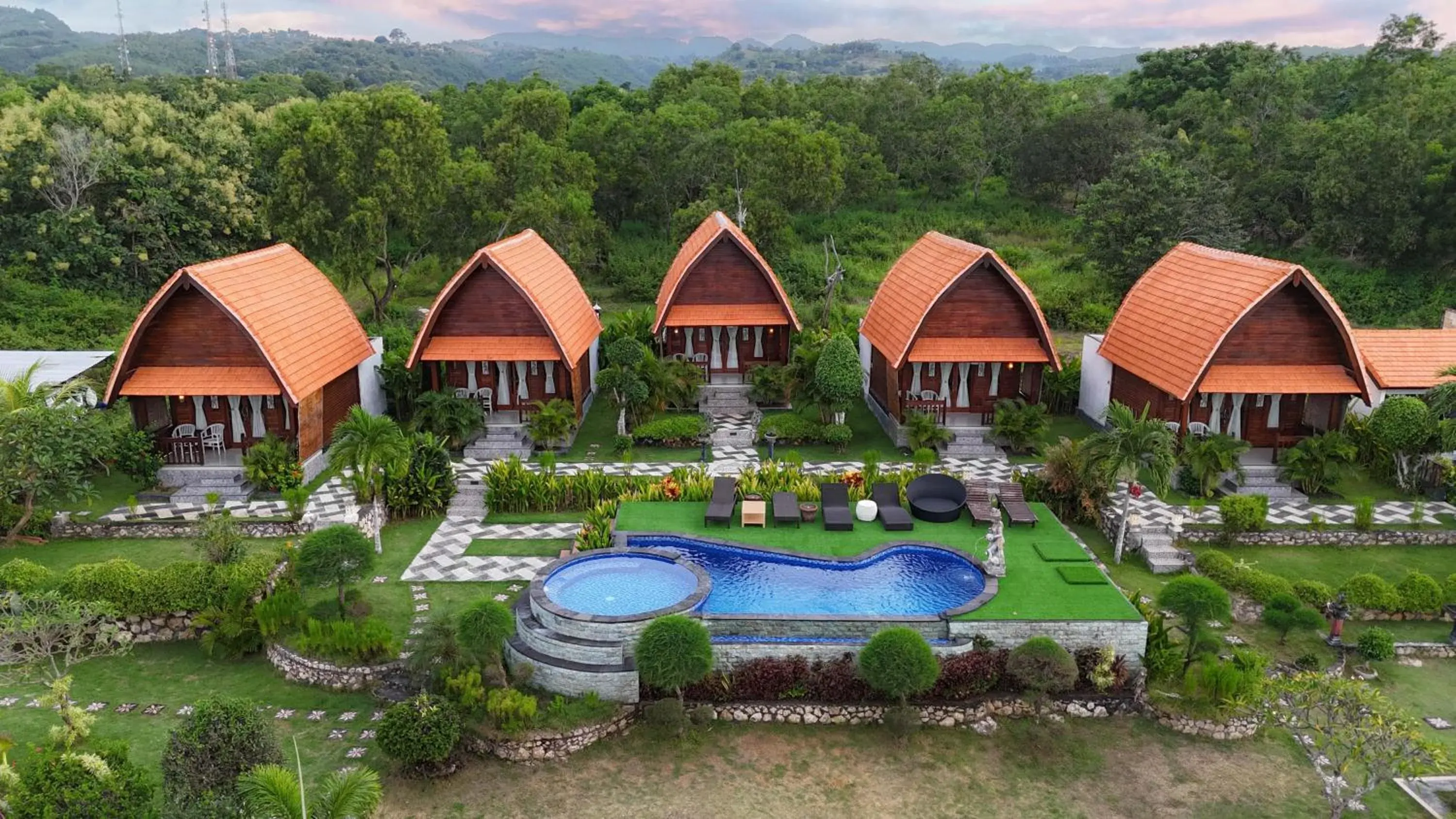 Property building in Reynten Hill Property building in Reynten Hill