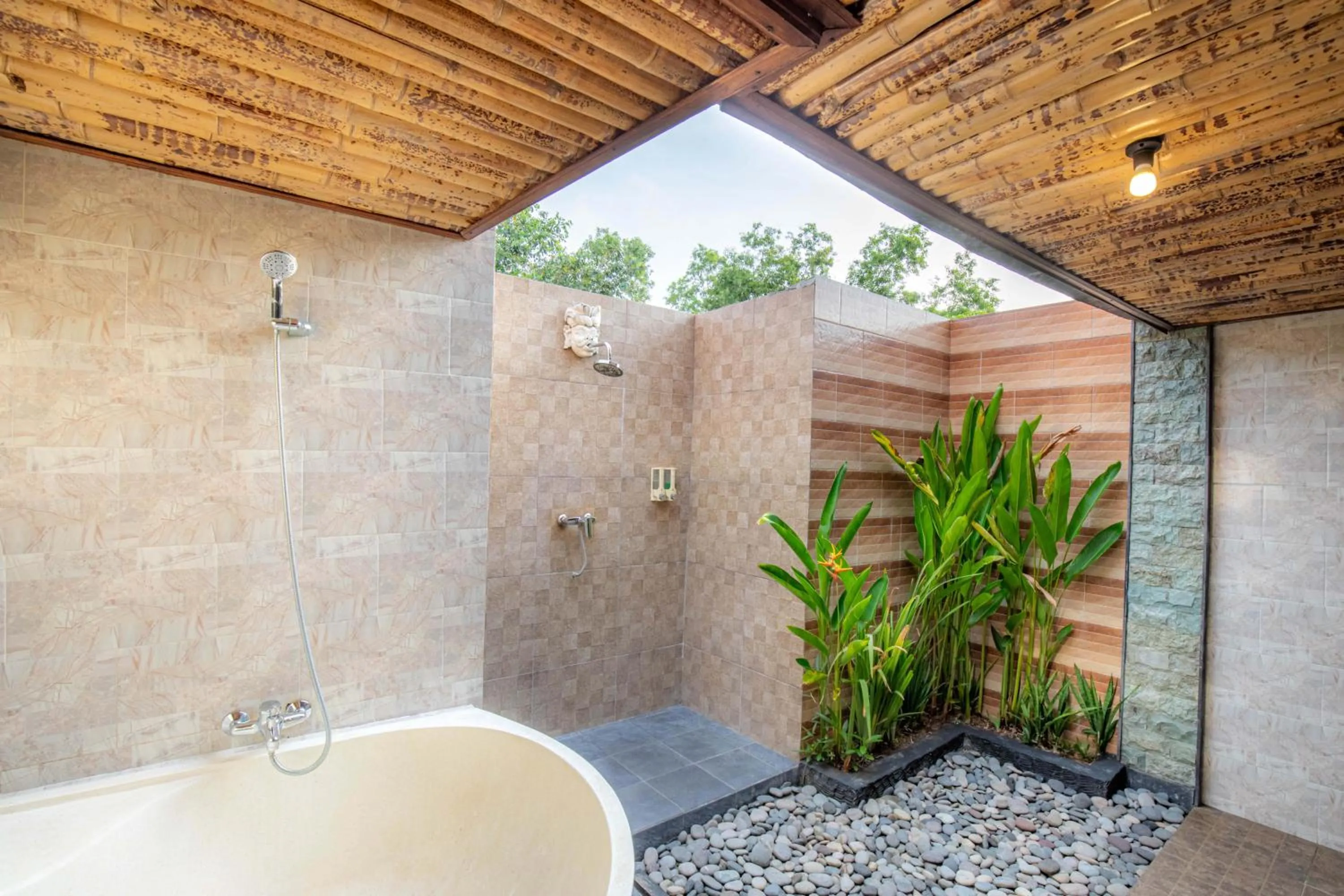 Bath in Reynten Hill