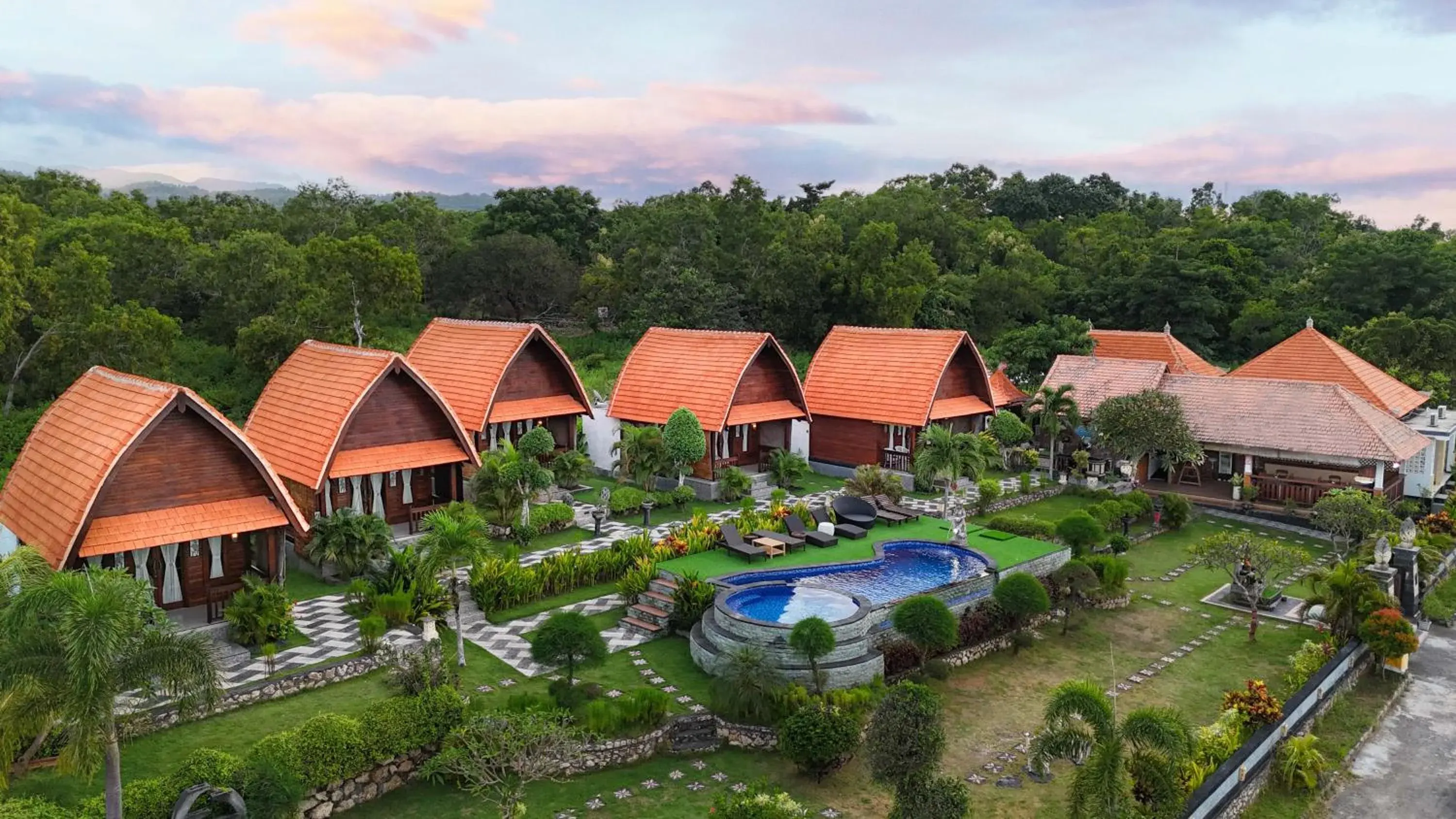 Property building in Reynten Hill Property building in Reynten Hill