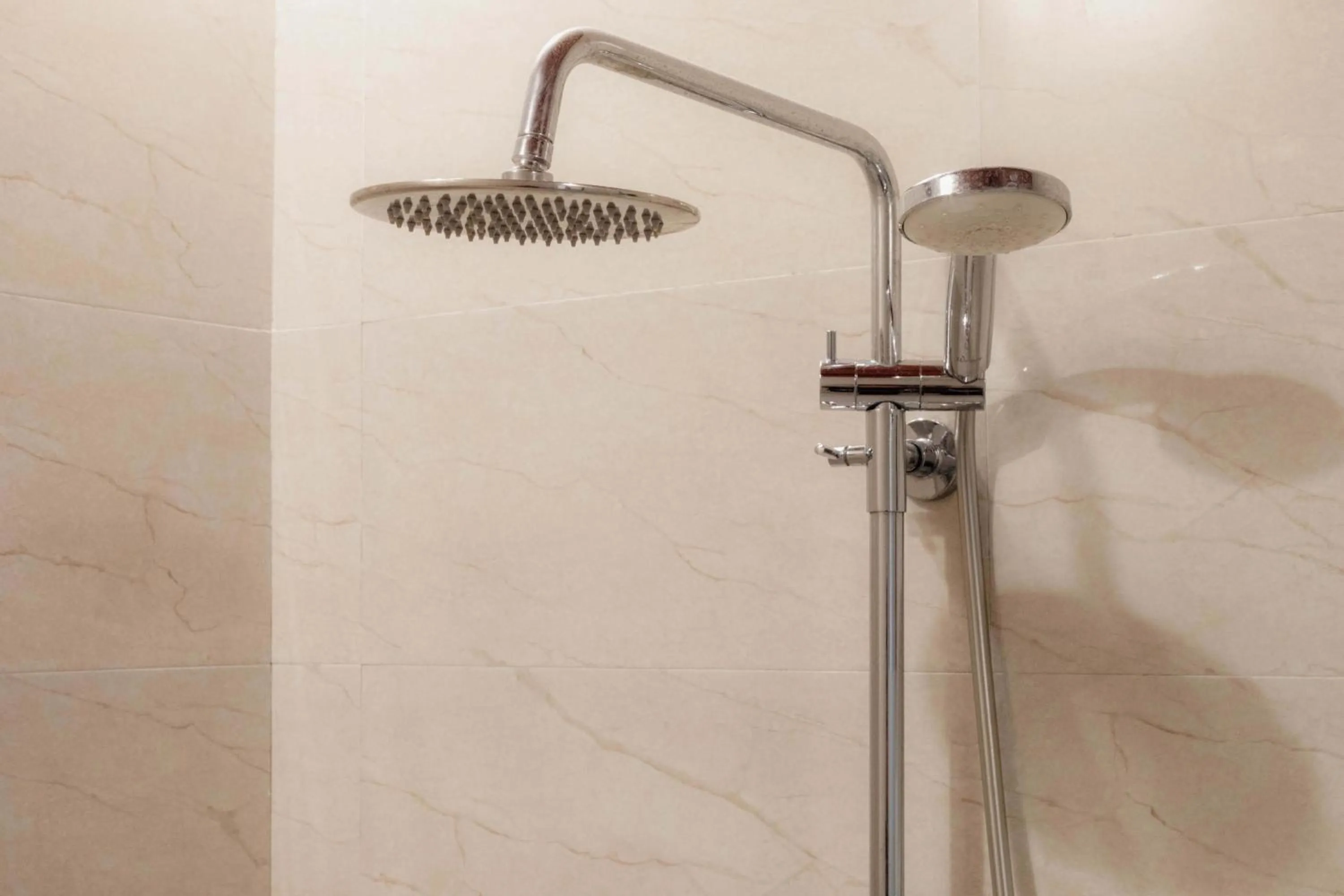 Shower in Reynten Hill