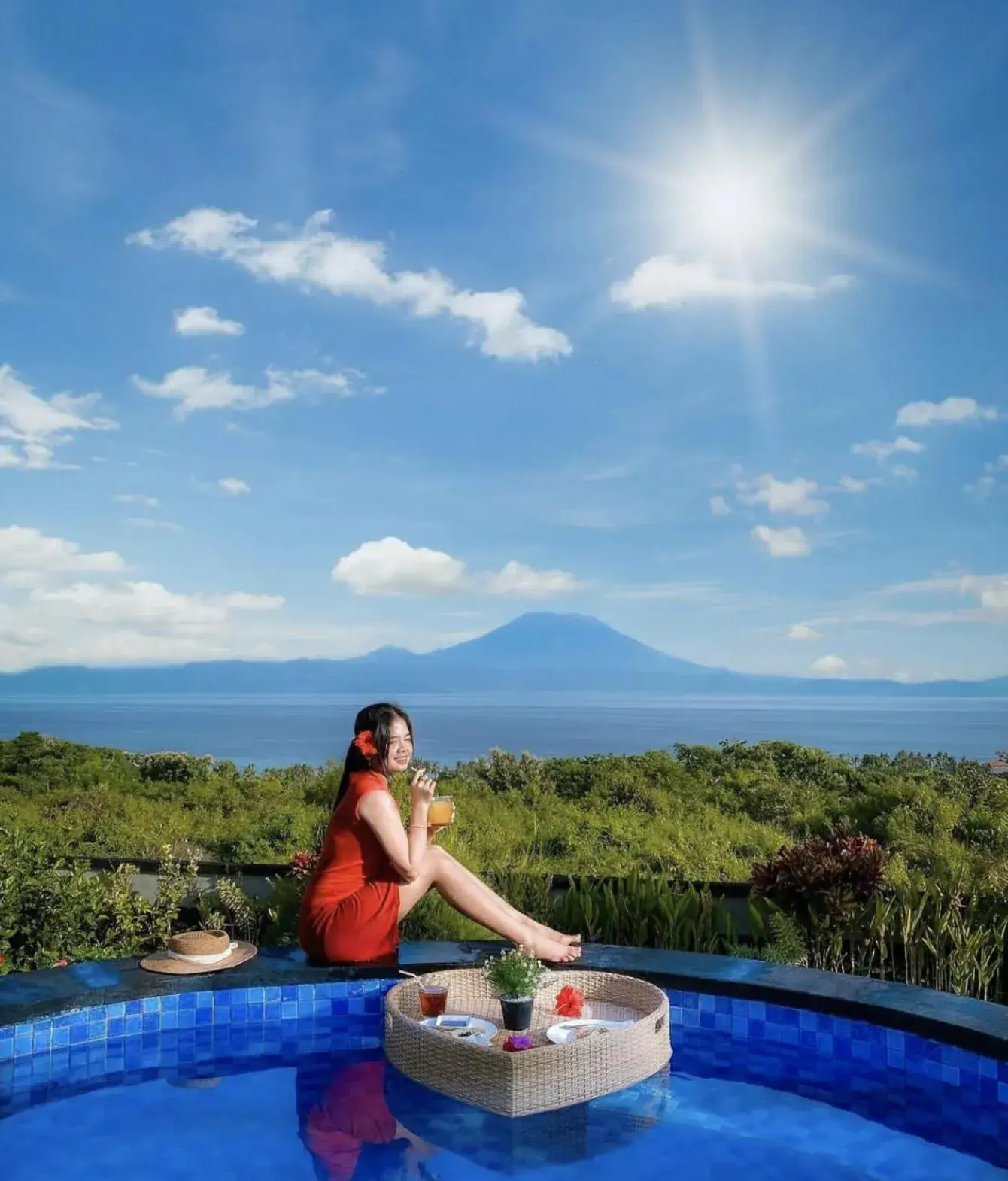 Property building in Reynten Hill Property building in Reynten Hill