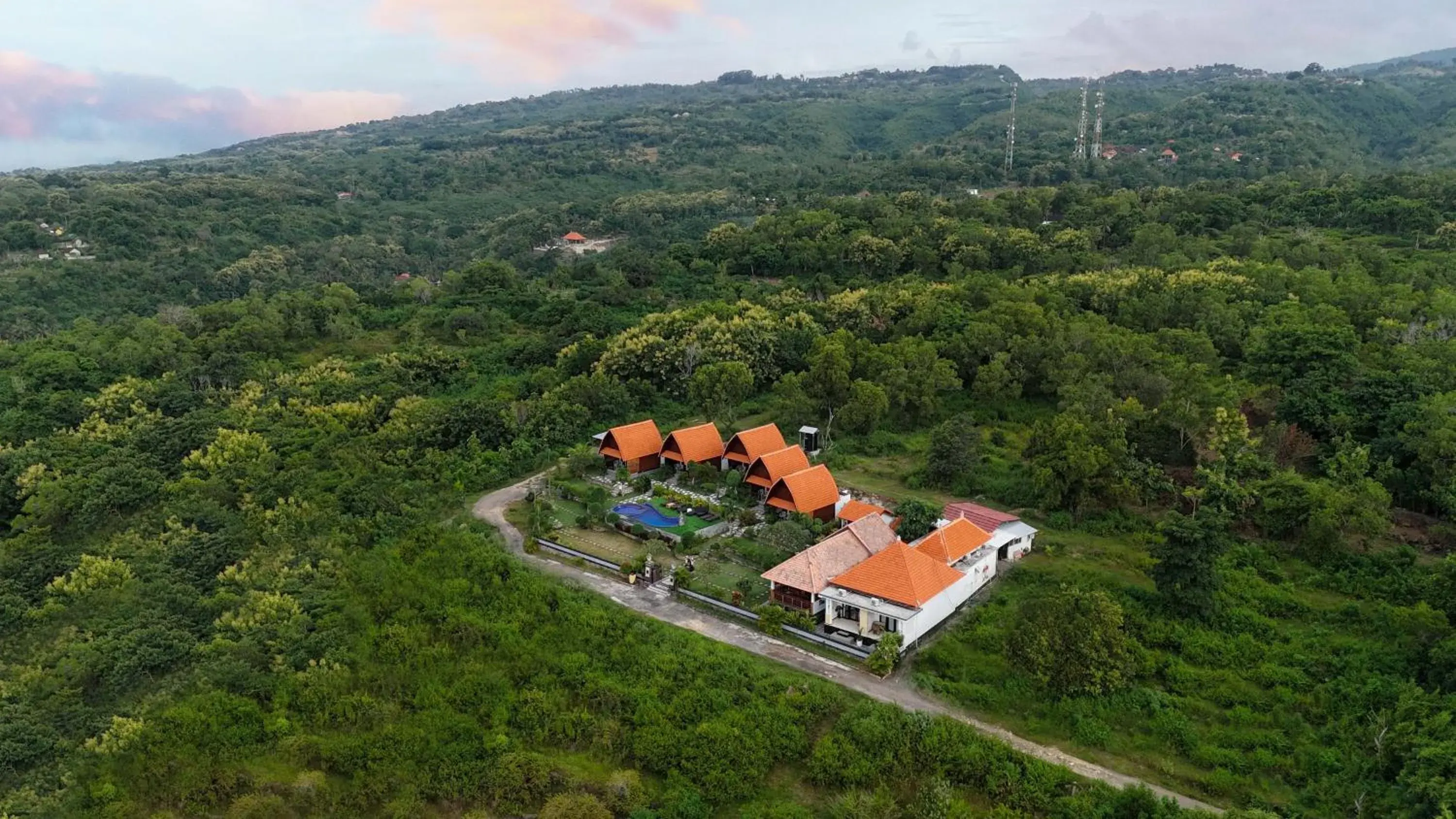 Property building in Reynten Hill Property building in Reynten Hill