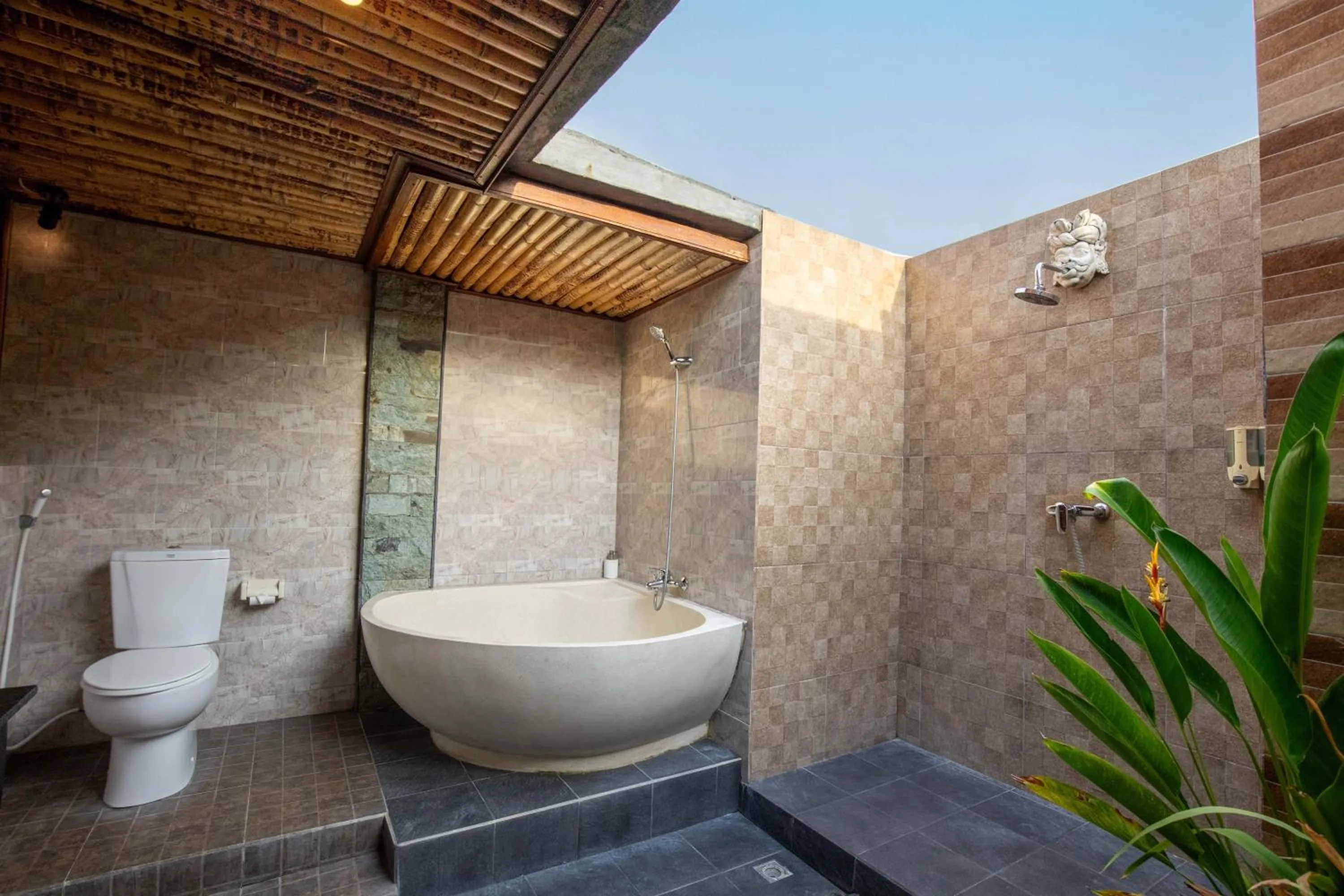 Bath in Reynten Hill