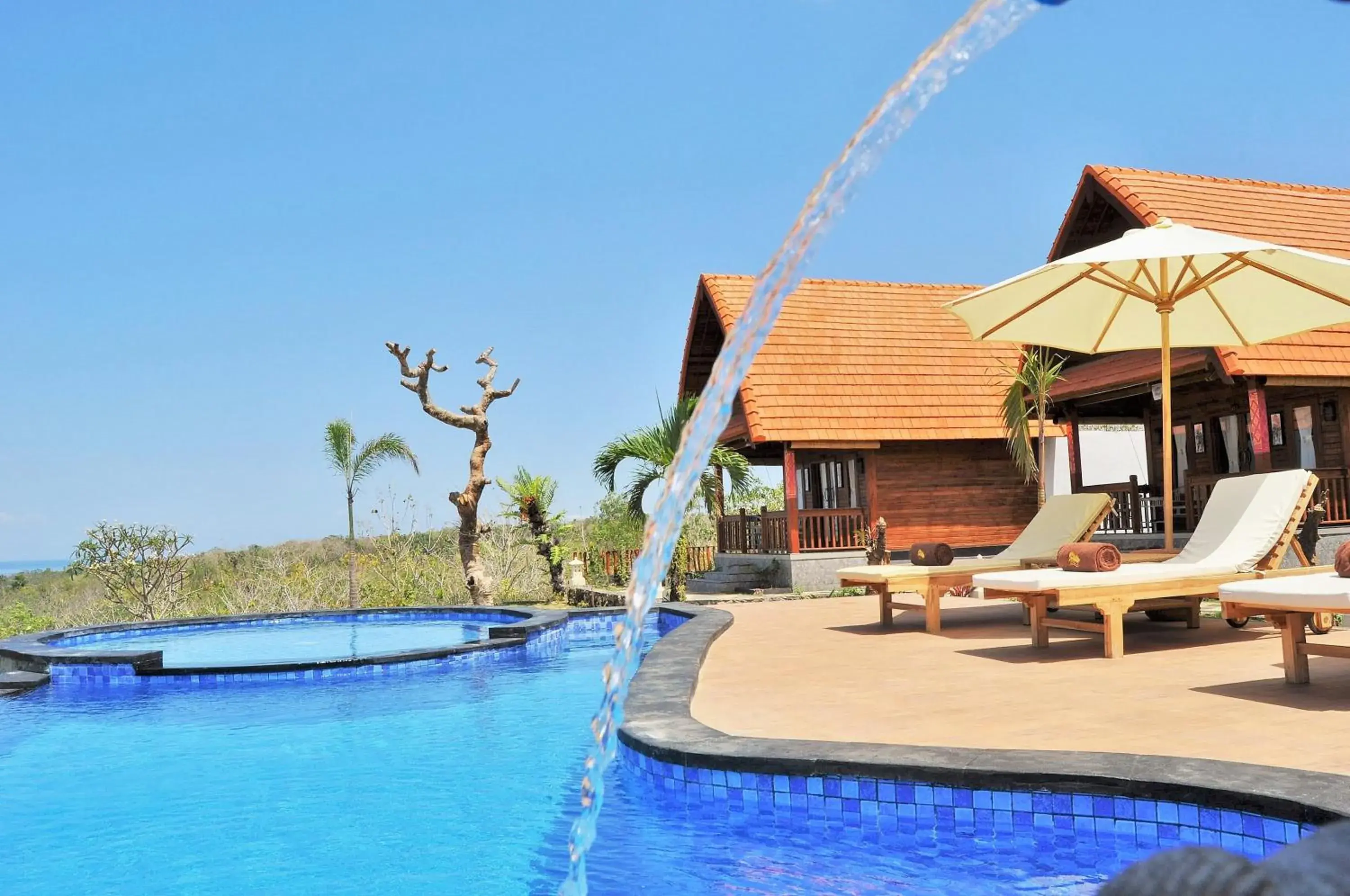 Property building in Reynten Hill Property building in Reynten Hill