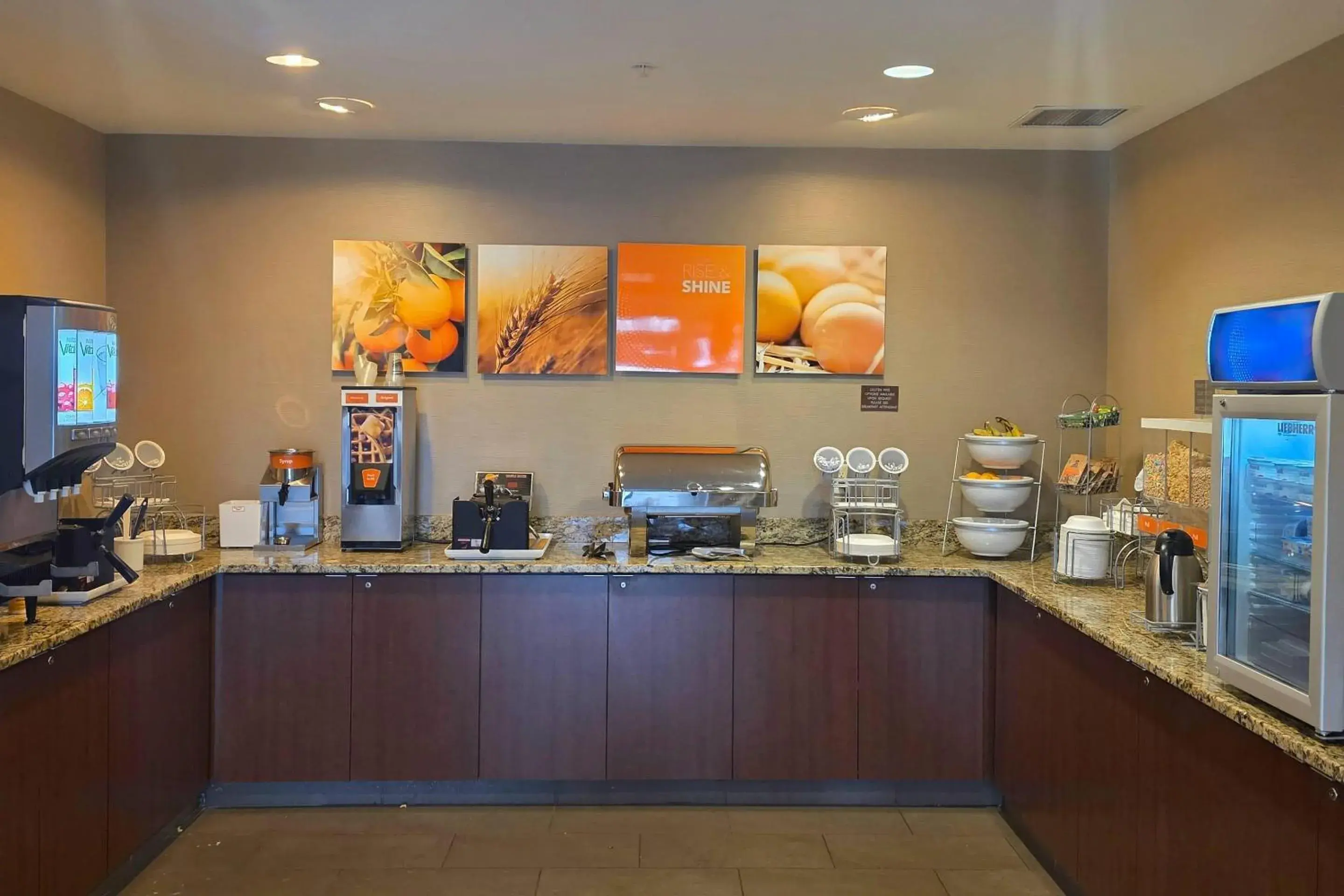 Breakfast in Comfort Suites Fargo Medical Center Breakfast in Comfort Suites Fargo Medical Center