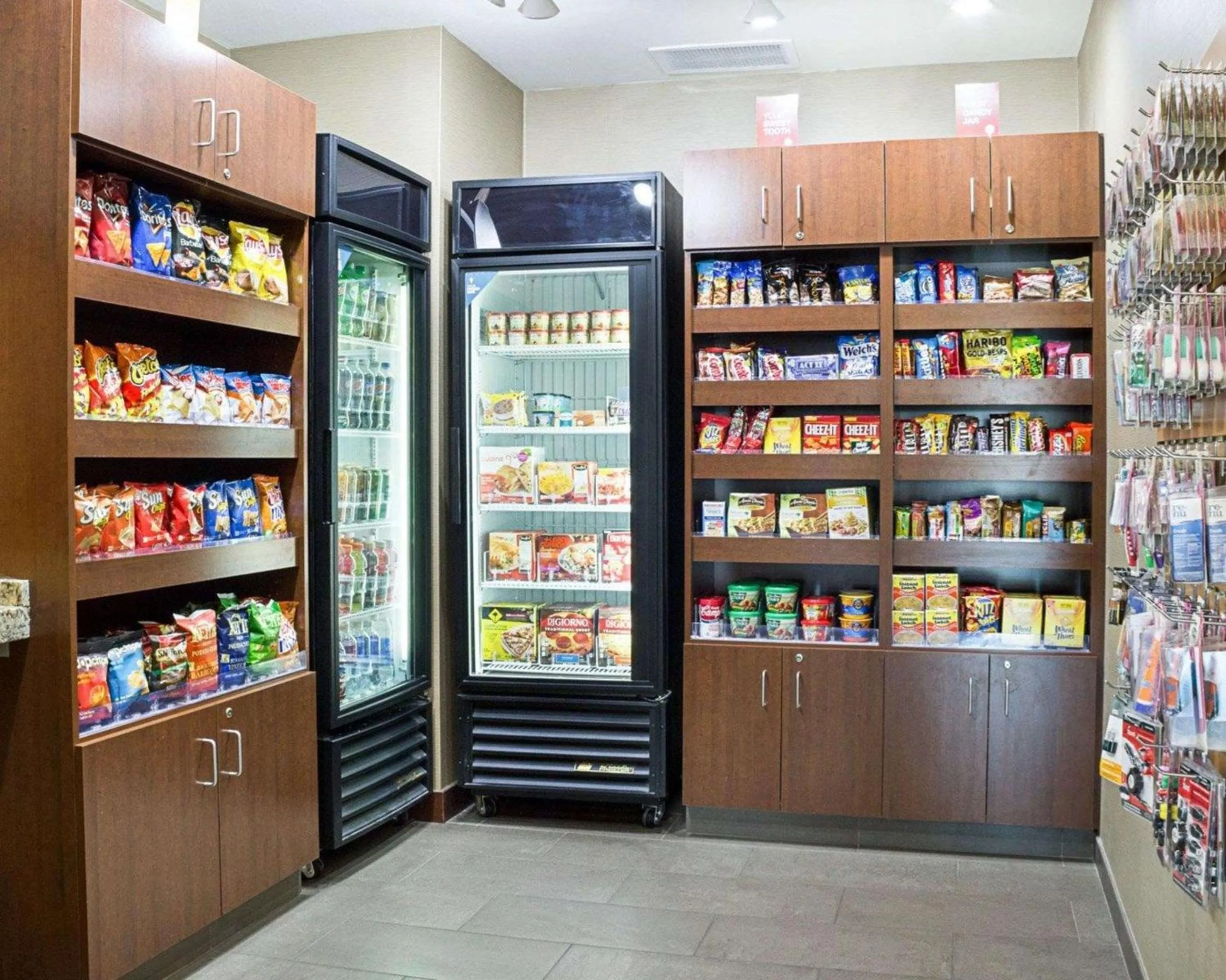 On-site shops in Comfort Suites Fargo Medical Center