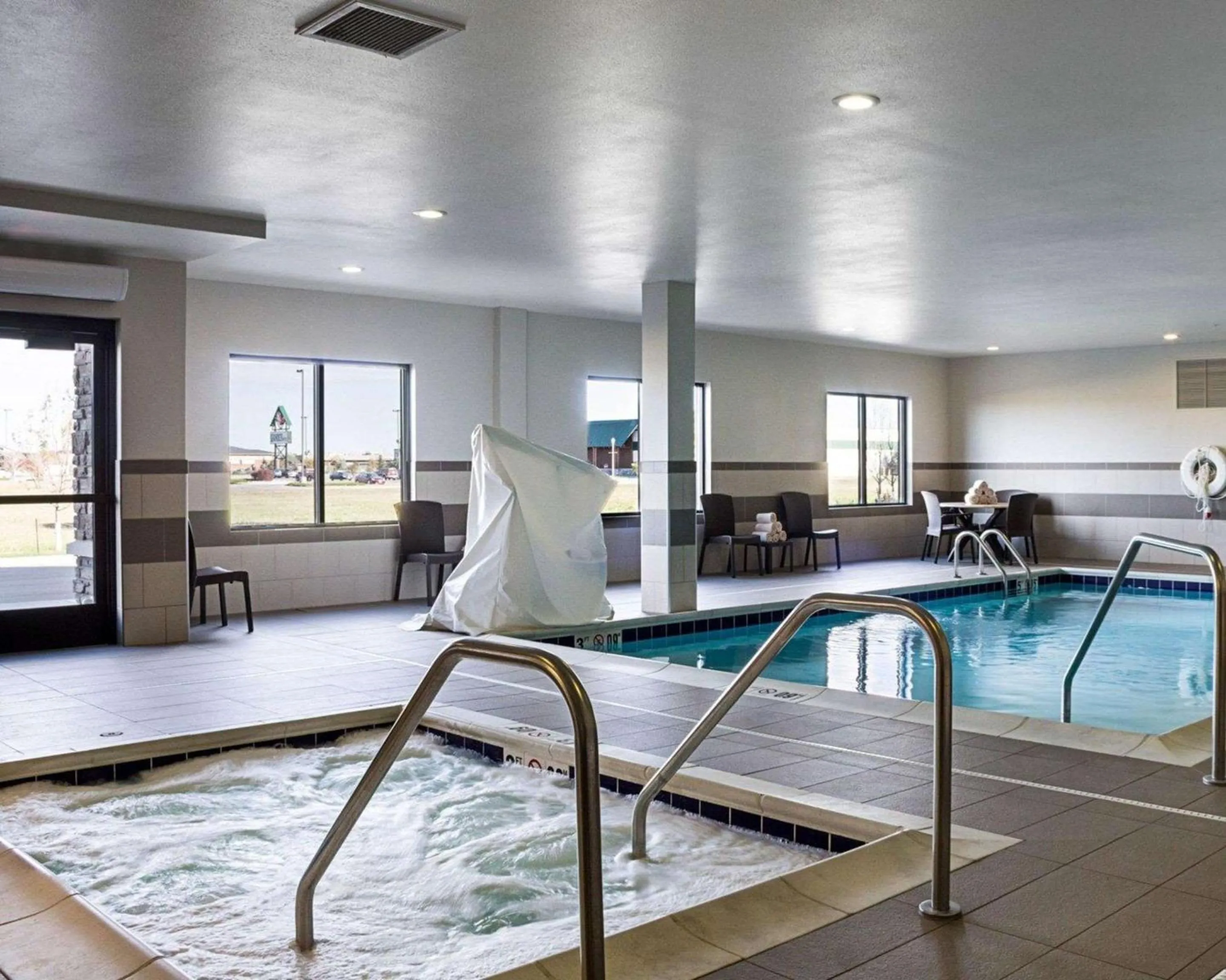 Spa and wellness centre/facilities in Comfort Suites Fargo Medical Center