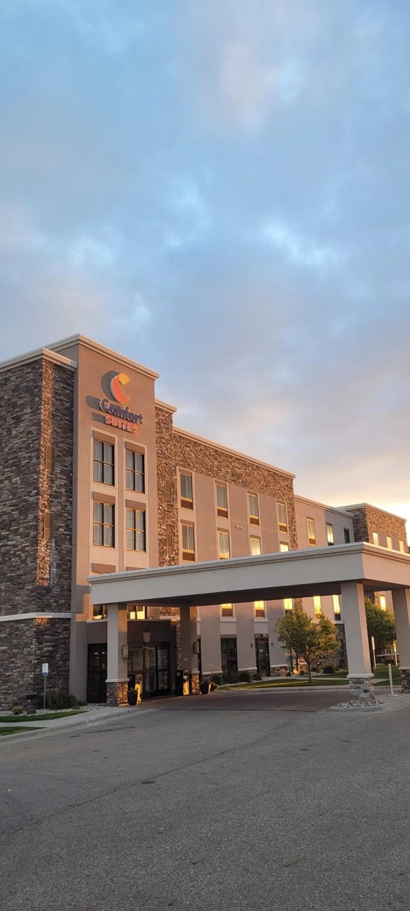 Property building in Comfort Suites Fargo Medical Center