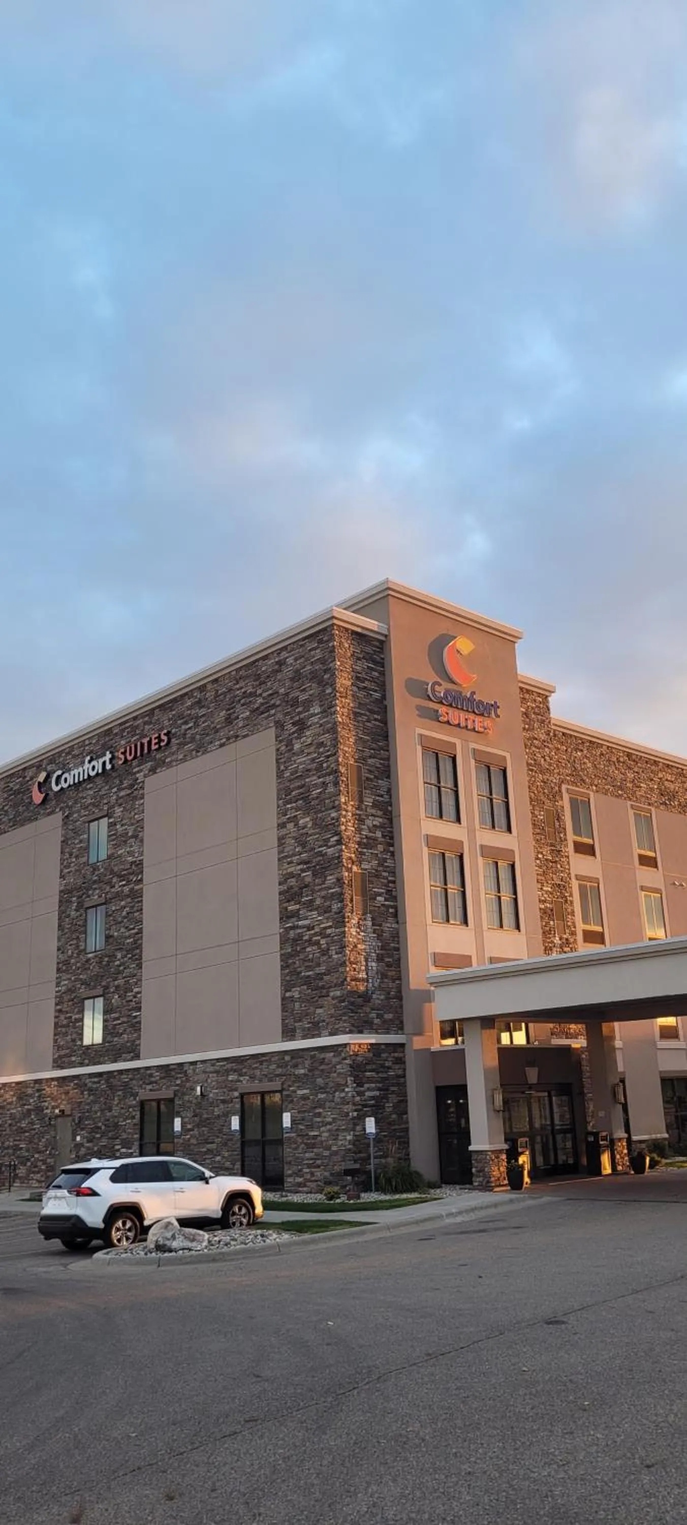 Property building in Comfort Suites Fargo Medical Center