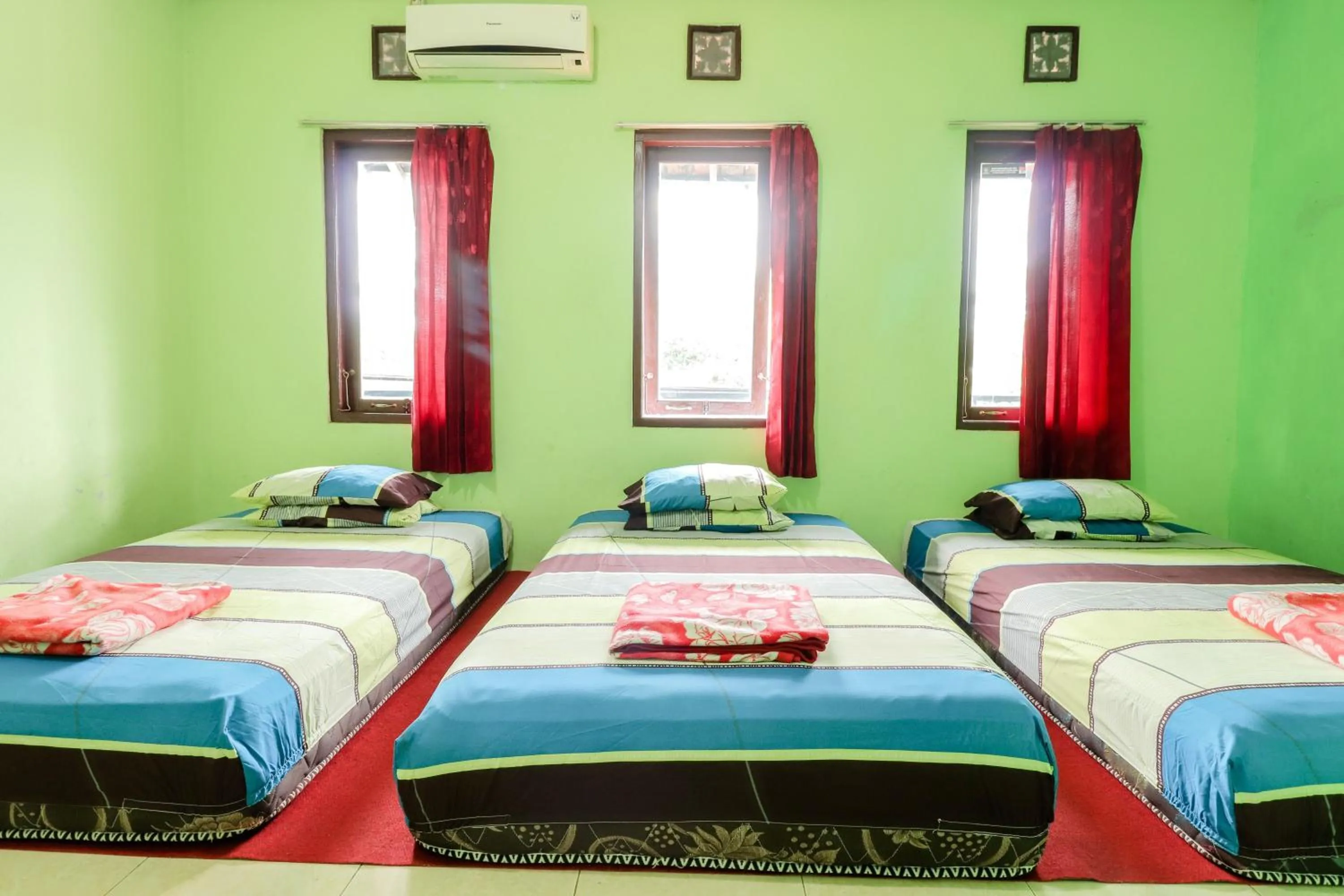 Photo of the whole room, Bed in Penginapan Roro Mendut Syariah