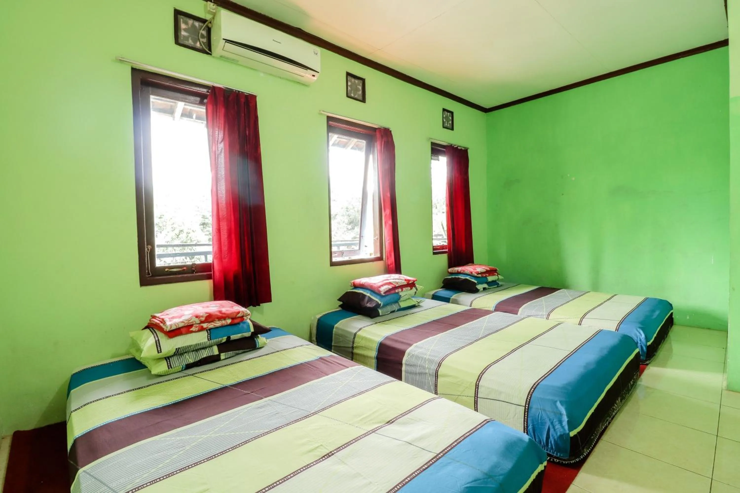 Photo of the whole room, Bed in Penginapan Roro Mendut Syariah