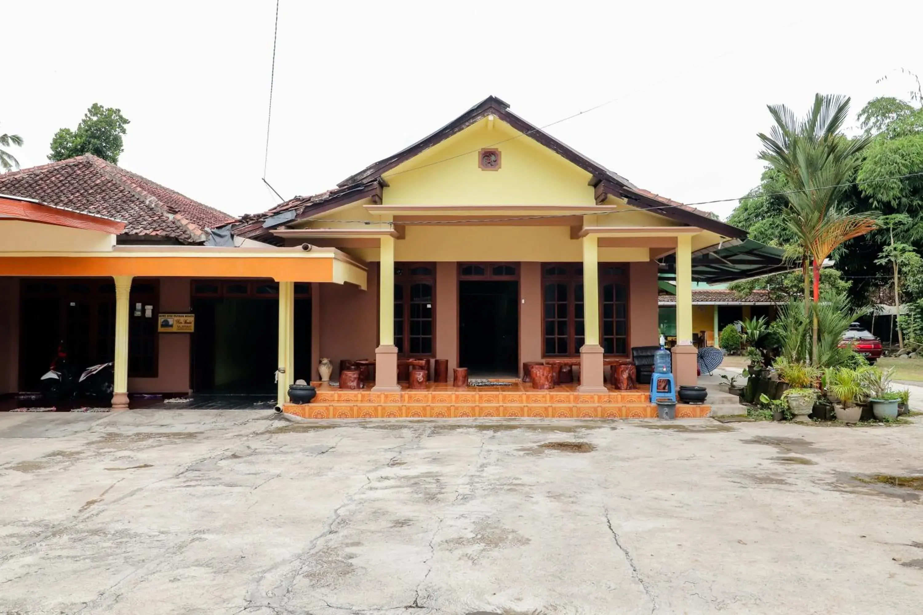 Property building in Penginapan Roro Mendut Syariah Property building in Penginapan Roro Mendut Syariah