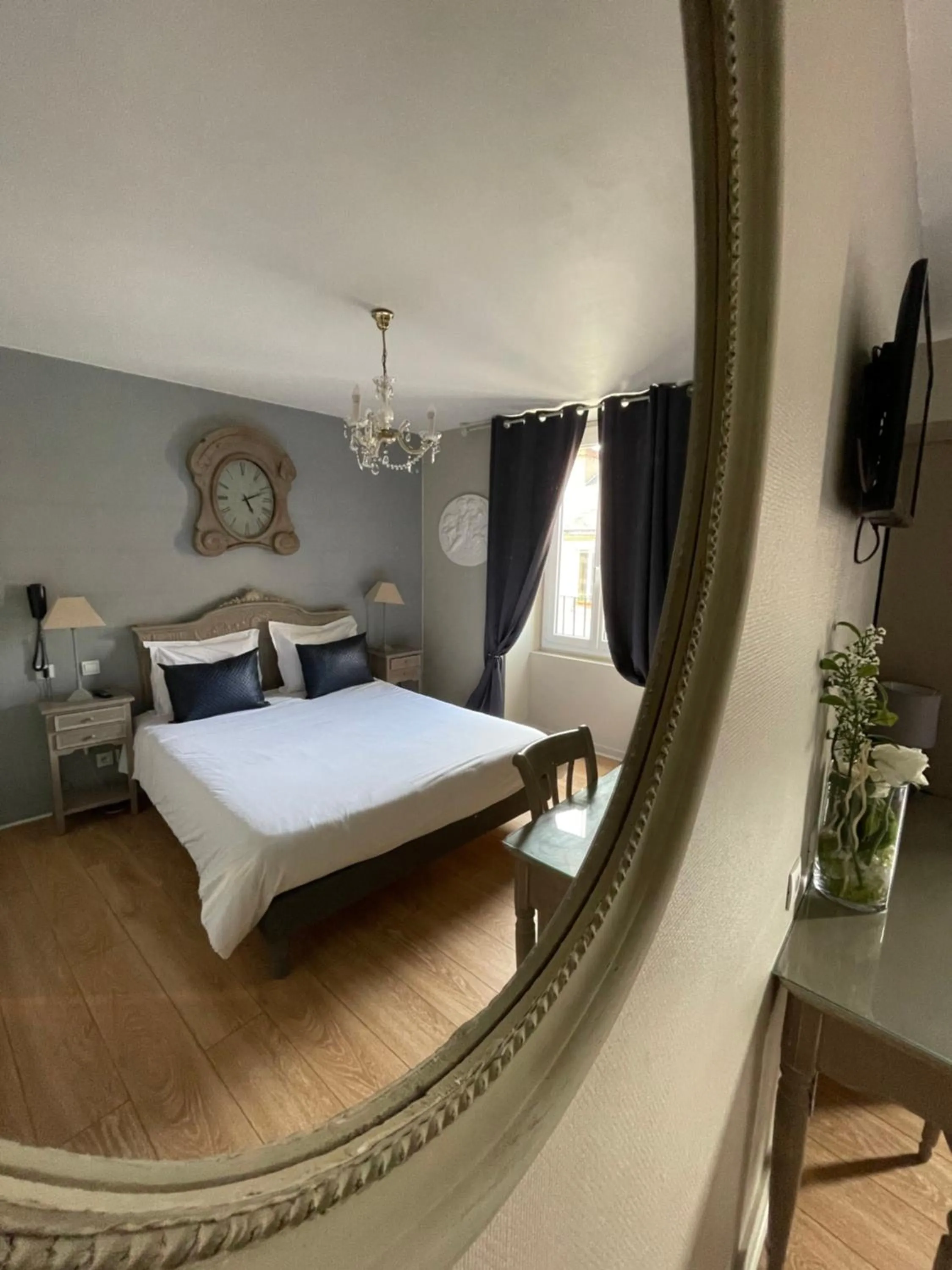 Bed in Hotel Abat Jour