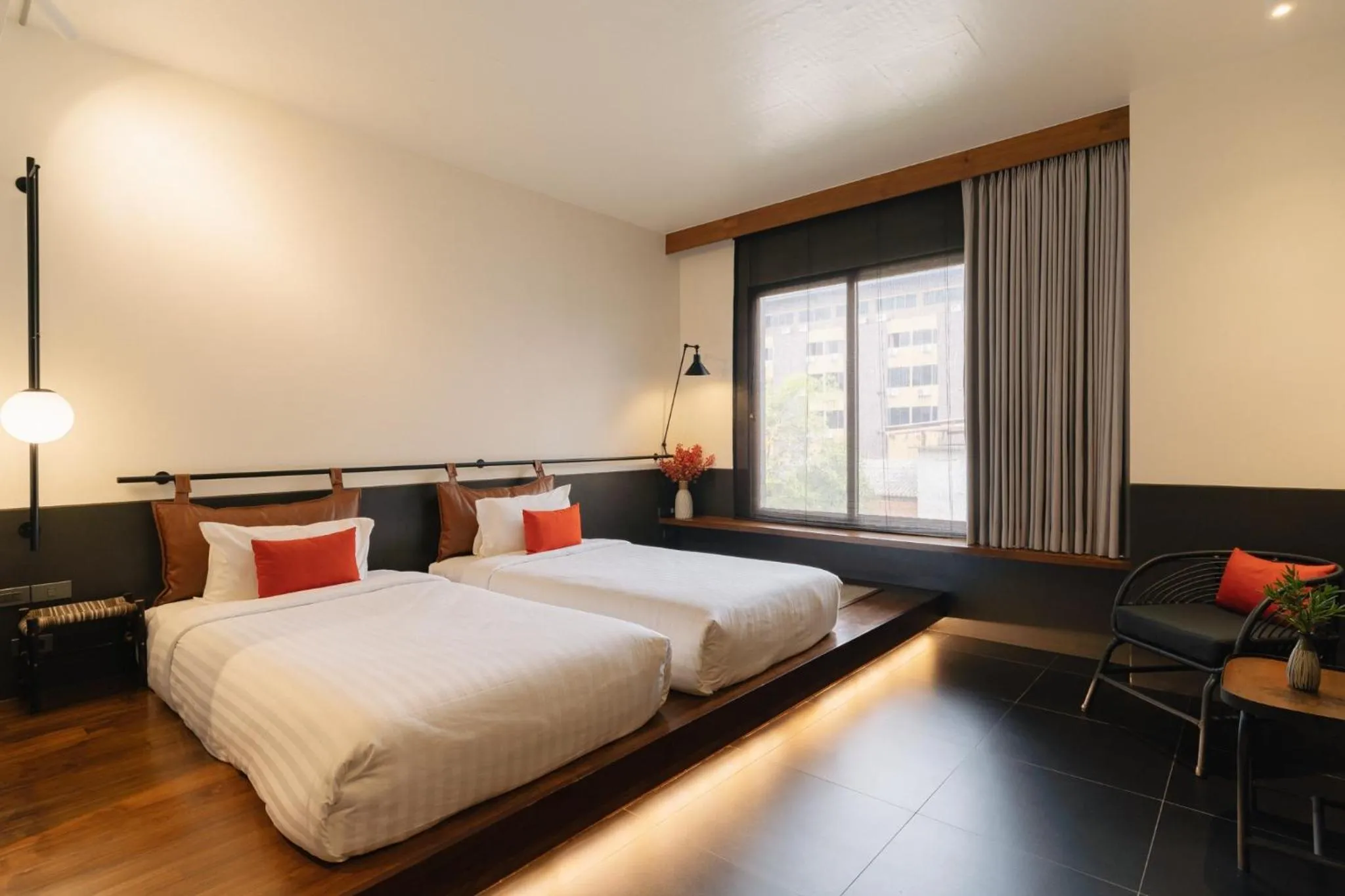 Photo of the whole room, Bed in Hotel Loy Chiang Mai