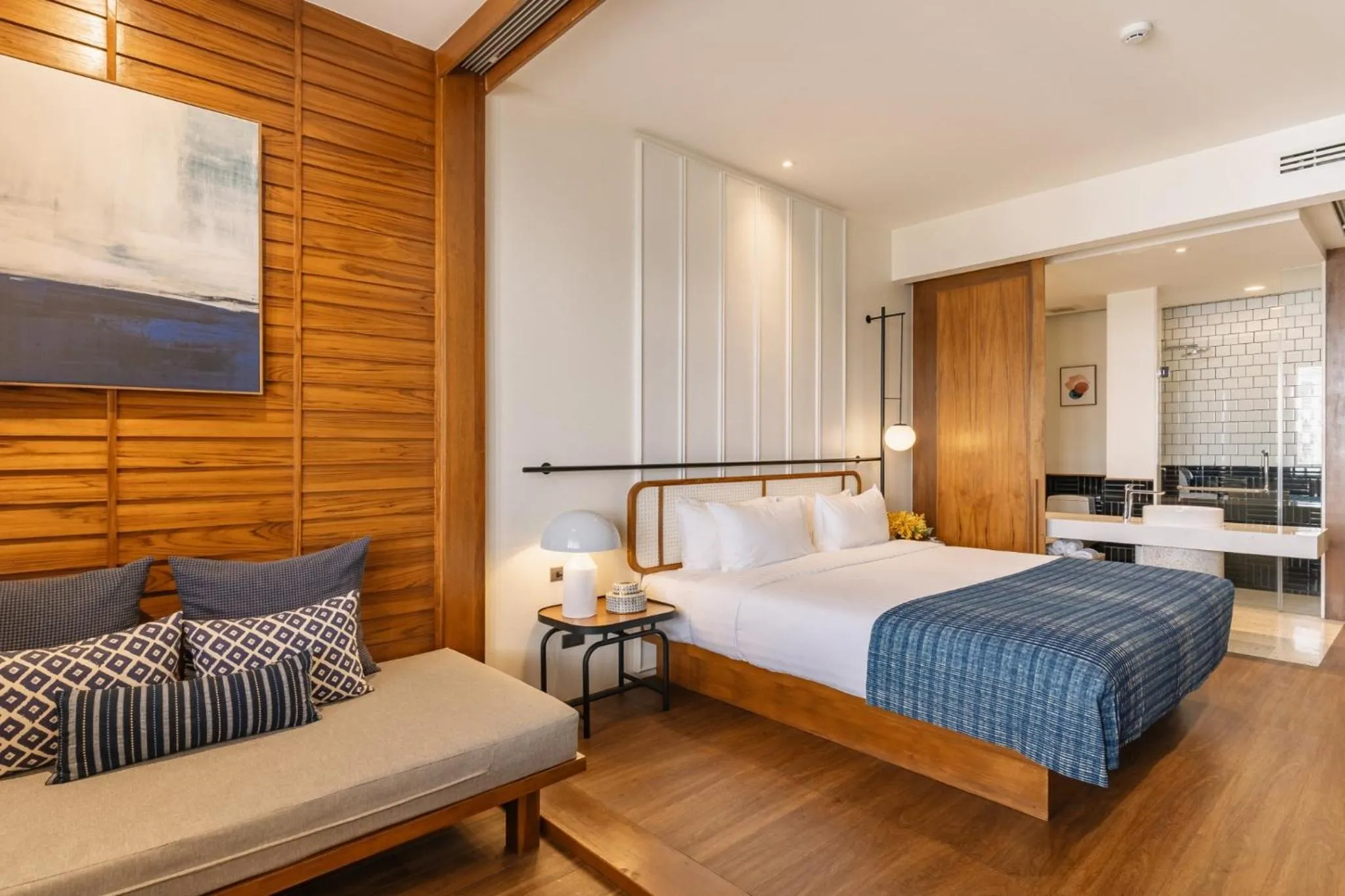 Photo of the whole room, Bed in Hotel Loy Chiang Mai