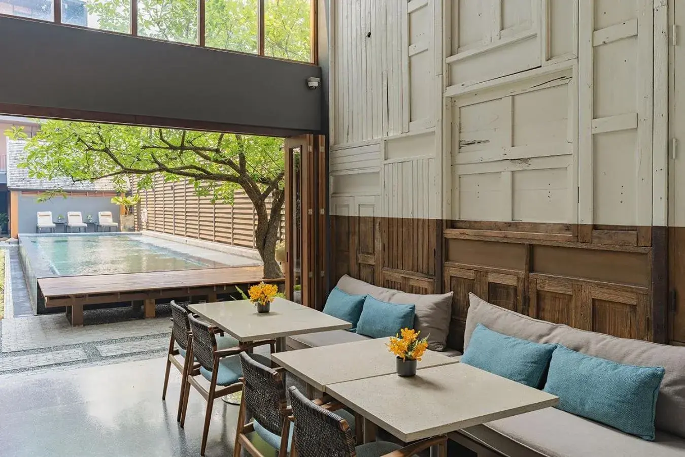 Property building in Hotel Loy Chiang Mai Property building in Hotel Loy Chiang Mai