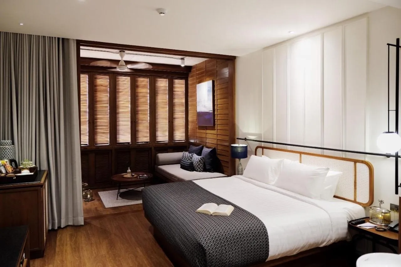 Photo of the whole room, Bed in Hotel Loy Chiang Mai