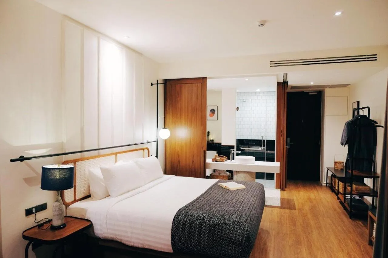 Photo of the whole room, Bed in Hotel Loy Chiang Mai