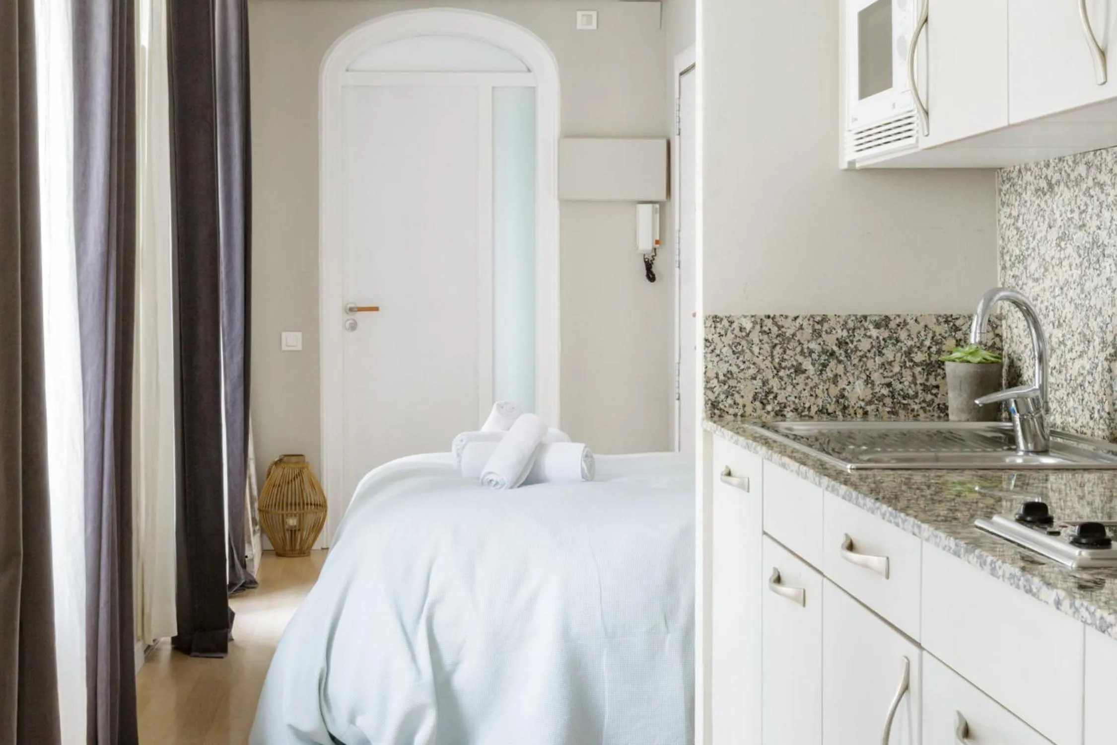 Kitchen or kitchenette, Bed in El Alma de las Ramblas