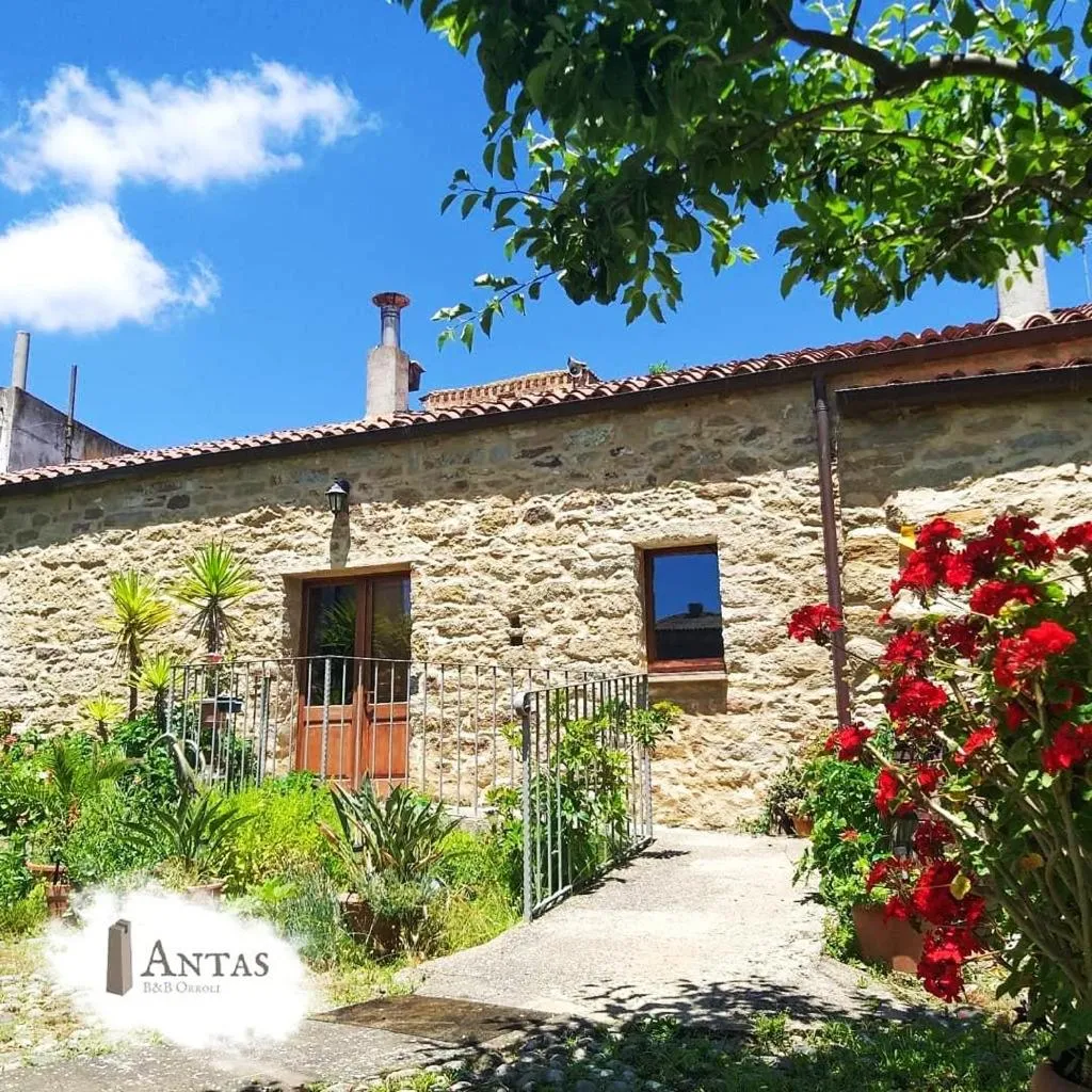 Property building in Is Antas