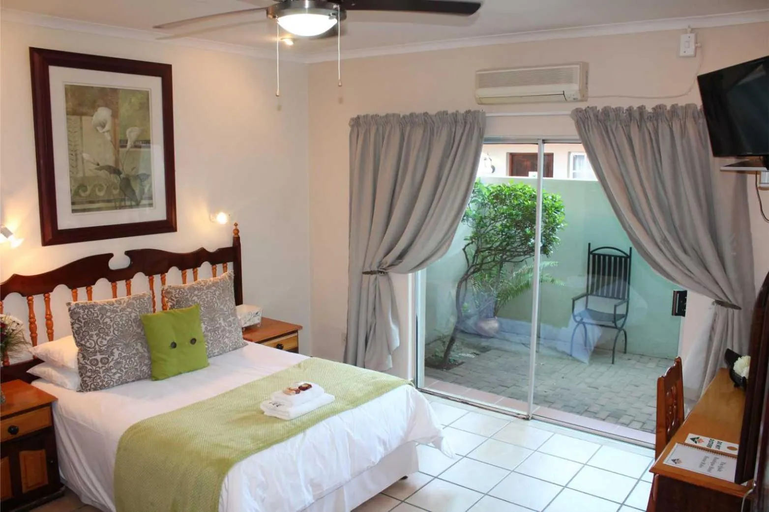 Photo of the whole room, Bed in Ngwenya Boutique Hotel