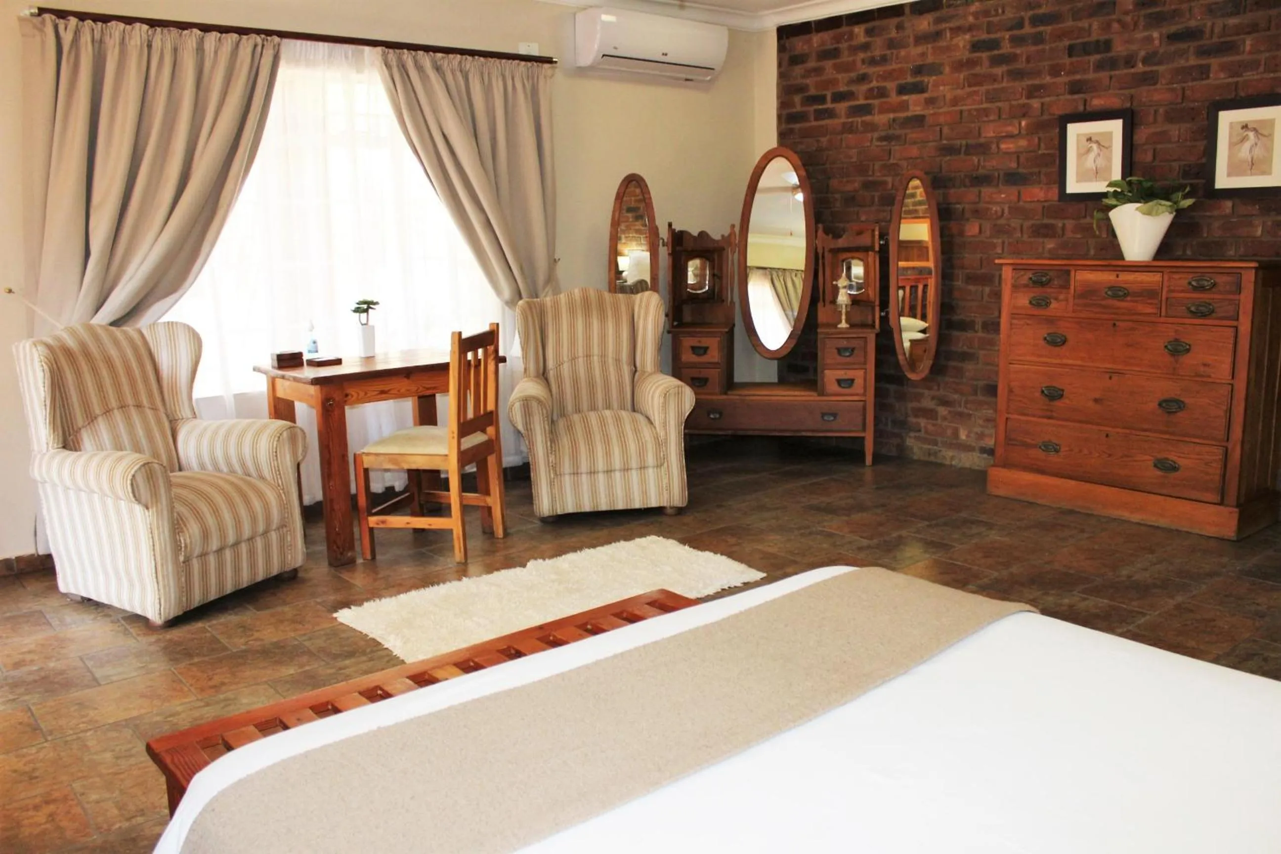 Bed in Ngwenya Boutique Hotel
