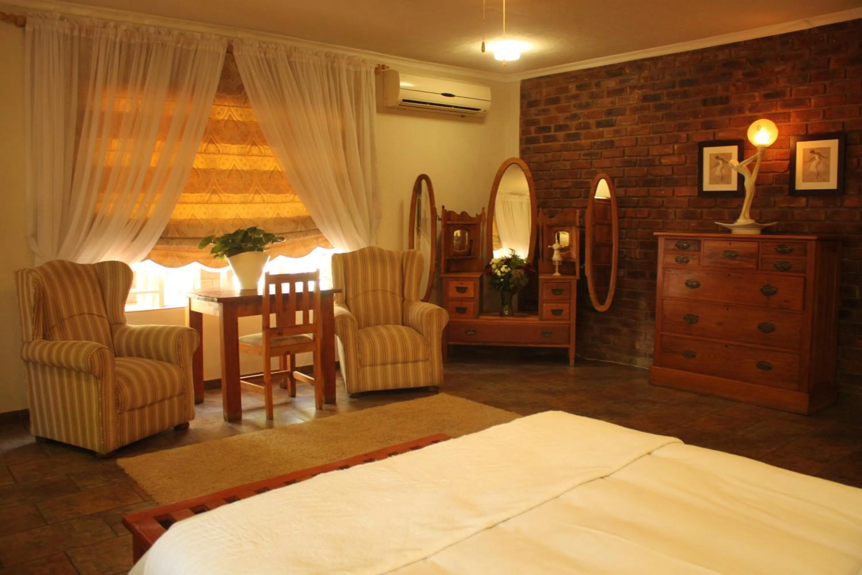 Bed in Ngwenya Boutique Hotel