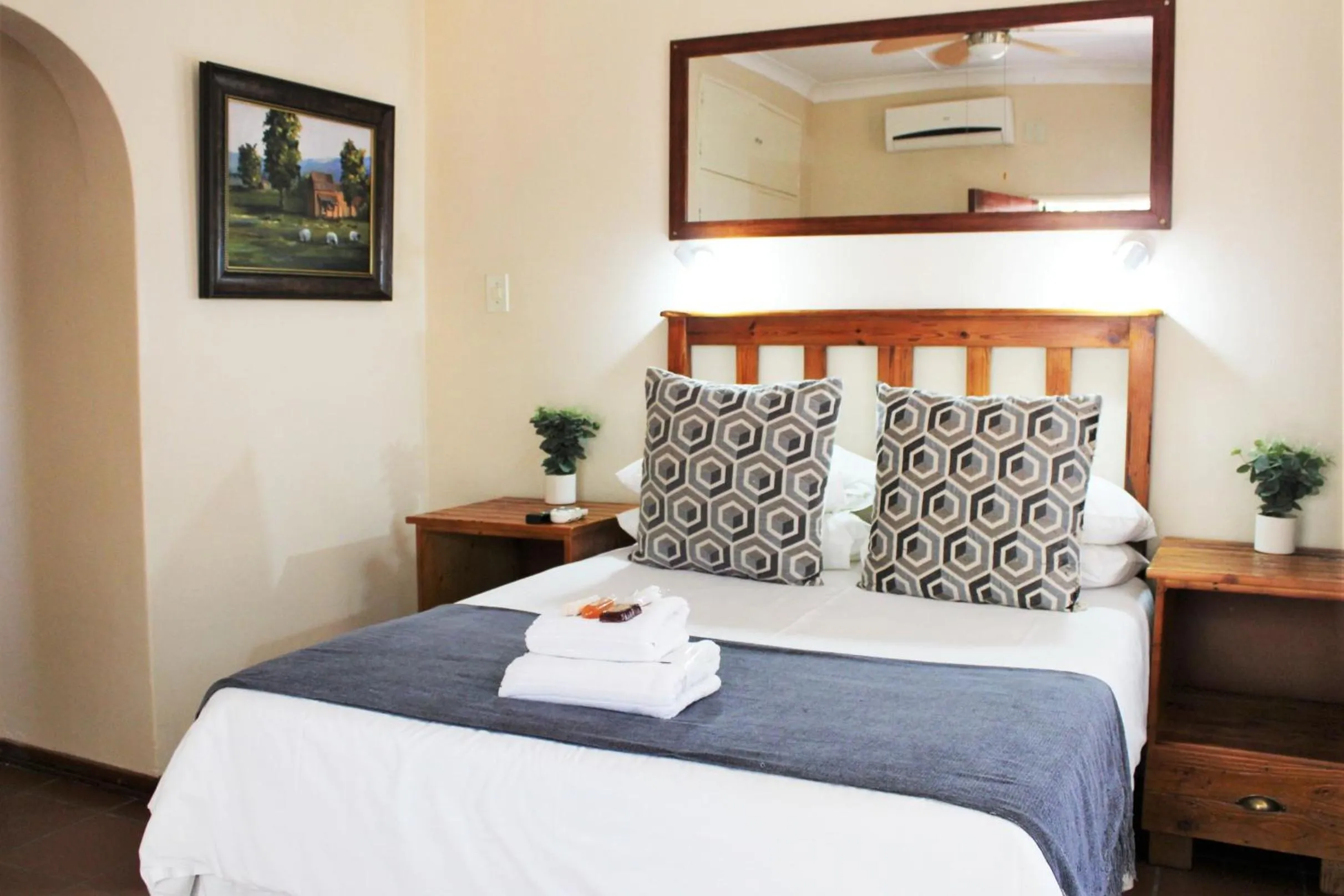 Bed in Ngwenya Boutique Hotel