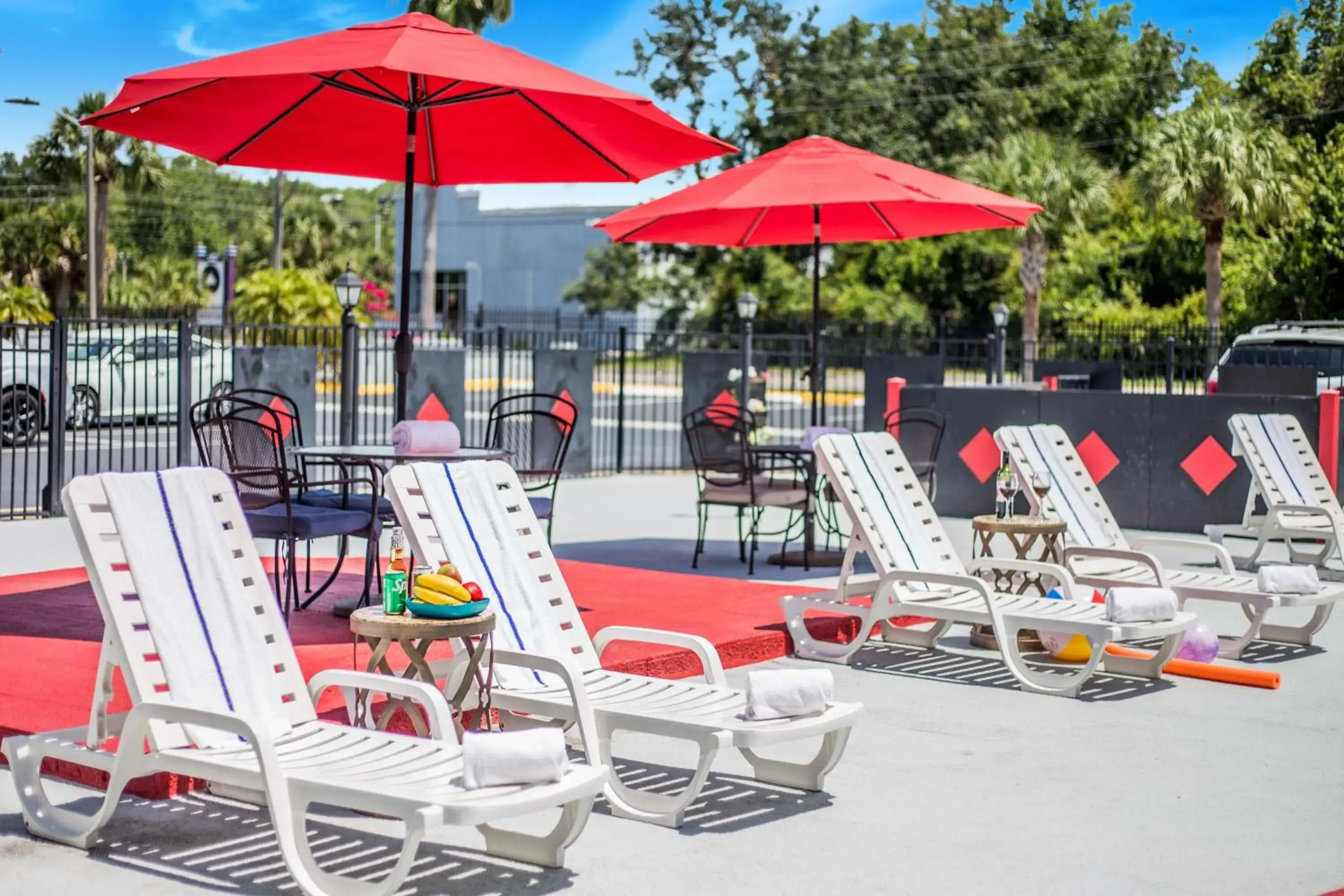 Pool view in Seasons Florida Resort Pool view in Seasons Florida Resort