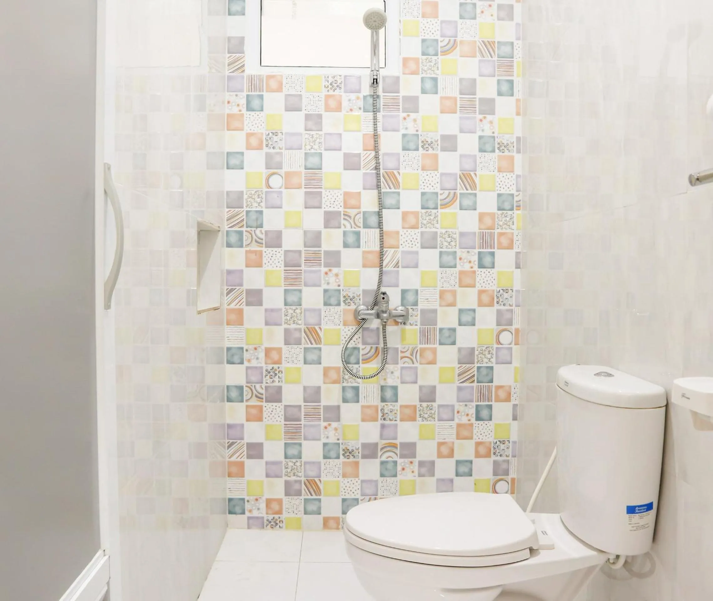 Bathroom in Hotel O Monalisa Residence And Cafe