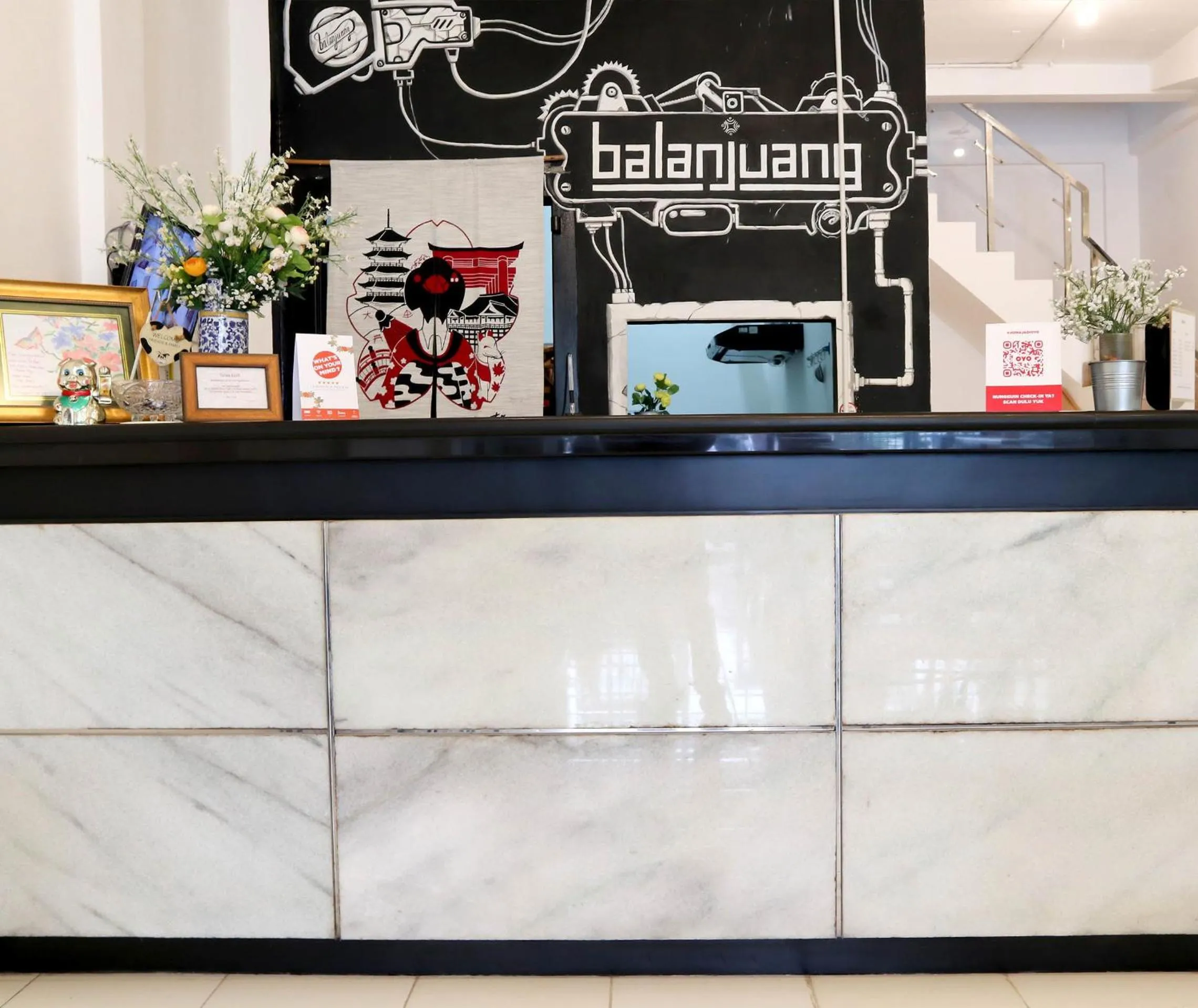 Lobby or reception in Hotel O Monalisa Residence And Cafe