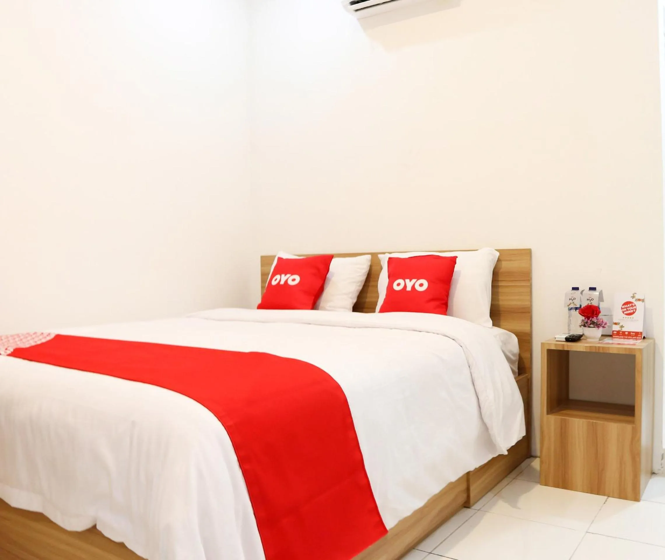 Bedroom in Hotel O Monalisa Residence And Cafe