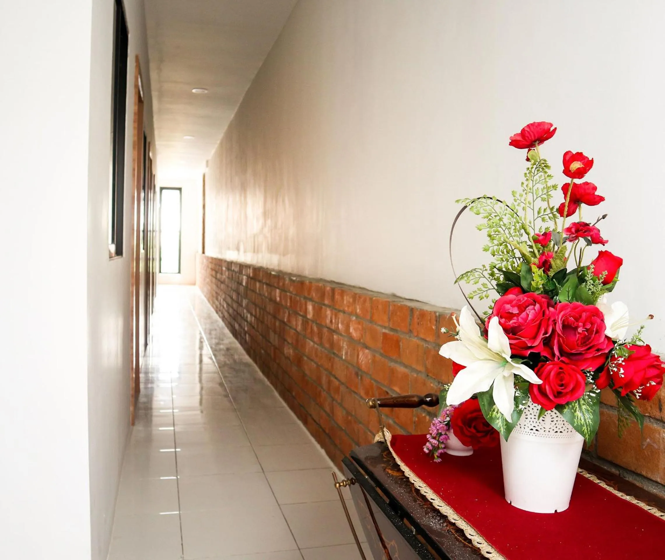 Lobby or reception in Hotel O Monalisa Residence And Cafe