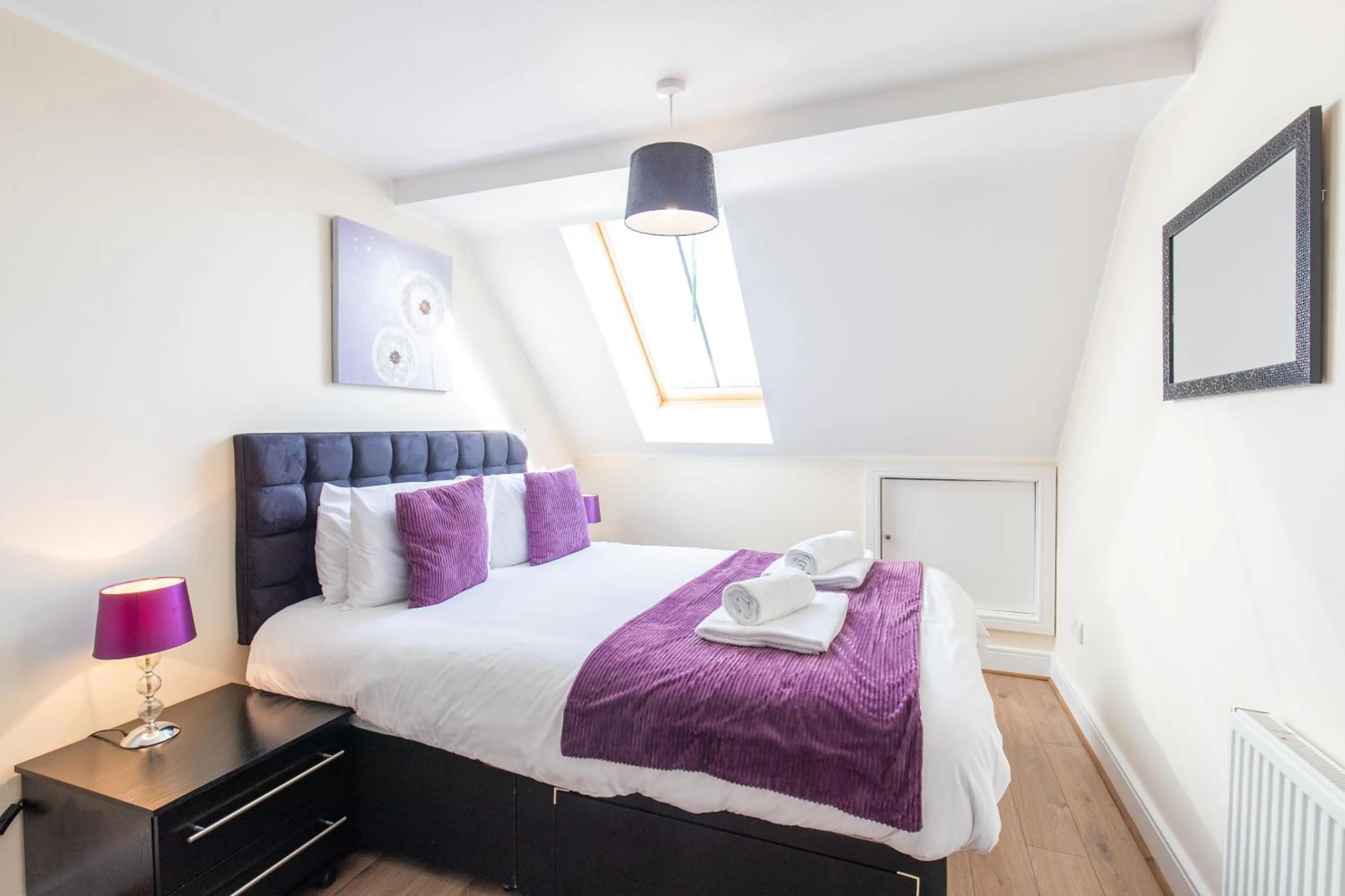 Bedroom, Bed in Velvet 2-bedroom apartment, Clockhouse, Hoddesdon