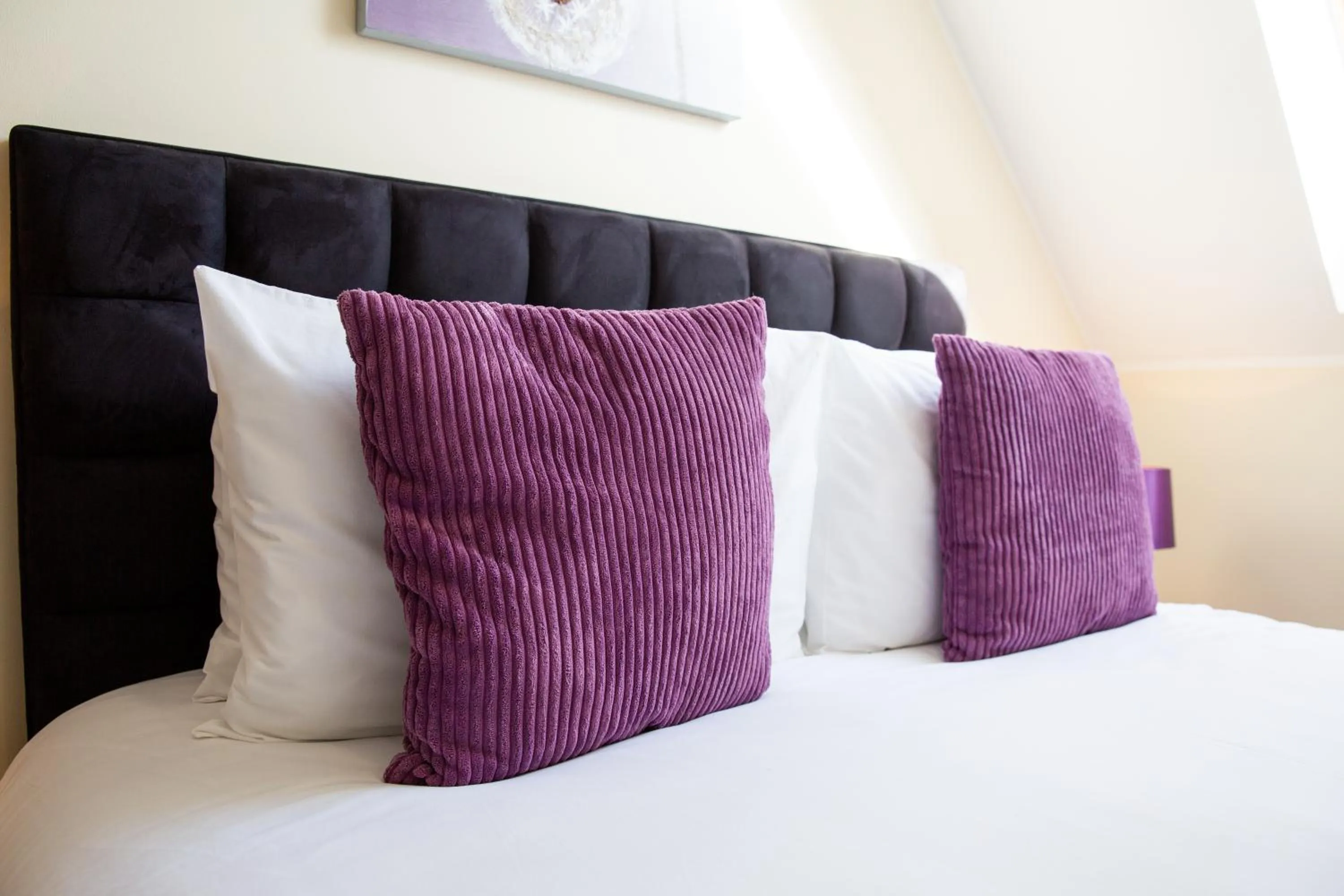 Bedroom, Bed in Velvet 2-bedroom apartment, Clockhouse, Hoddesdon