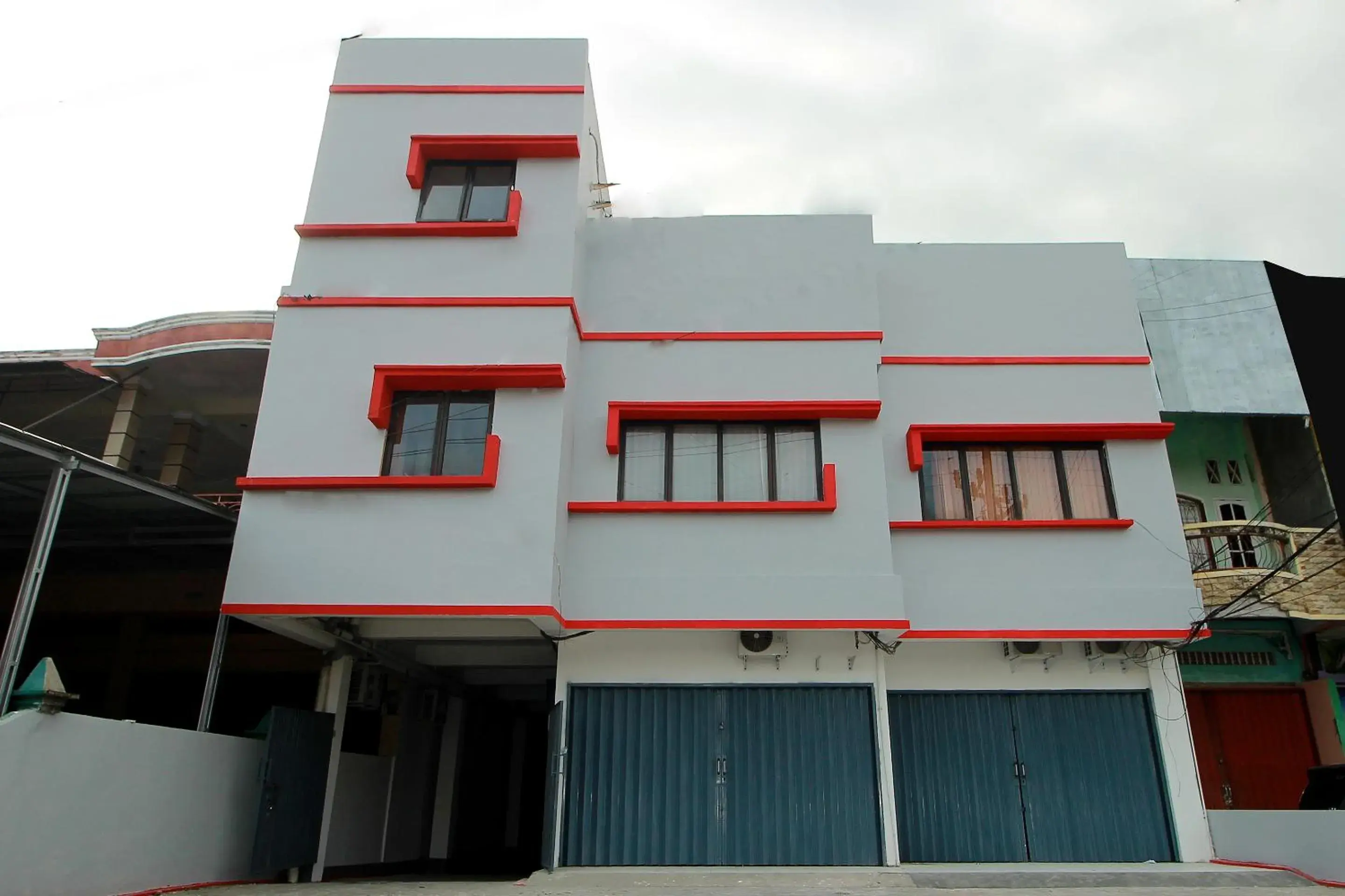 Facade/entrance in Hotel O Jati Exclusive Homestay Facade/entrance in Hotel O Jati Exclusive Homestay