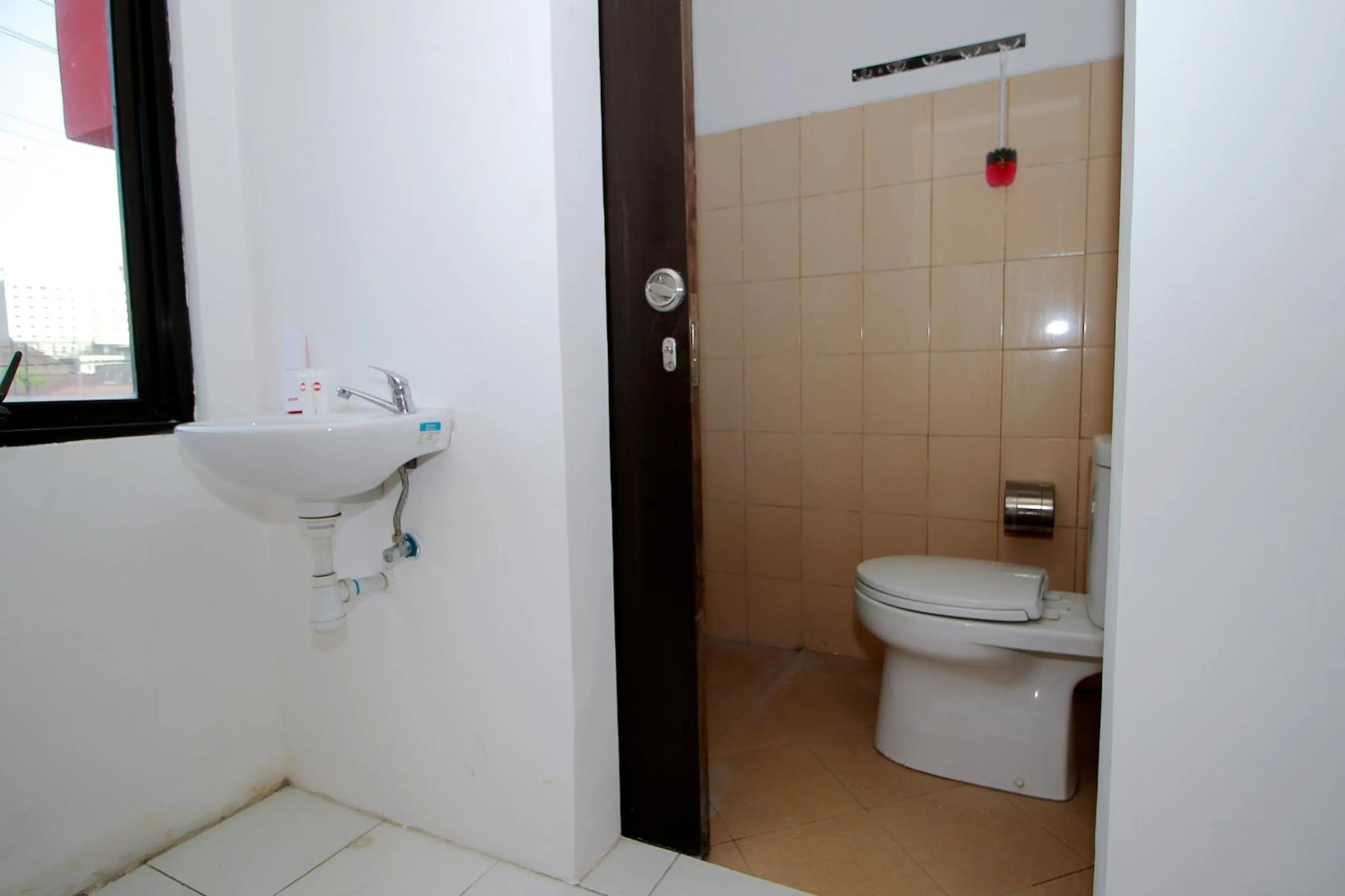 Bathroom in Hotel O Jati Exclusive Homestay